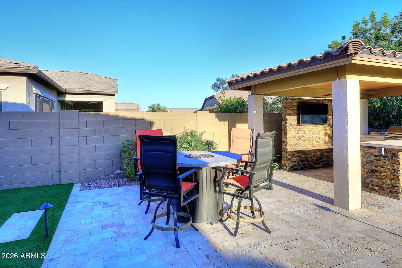 3913 E REDWOOD Place