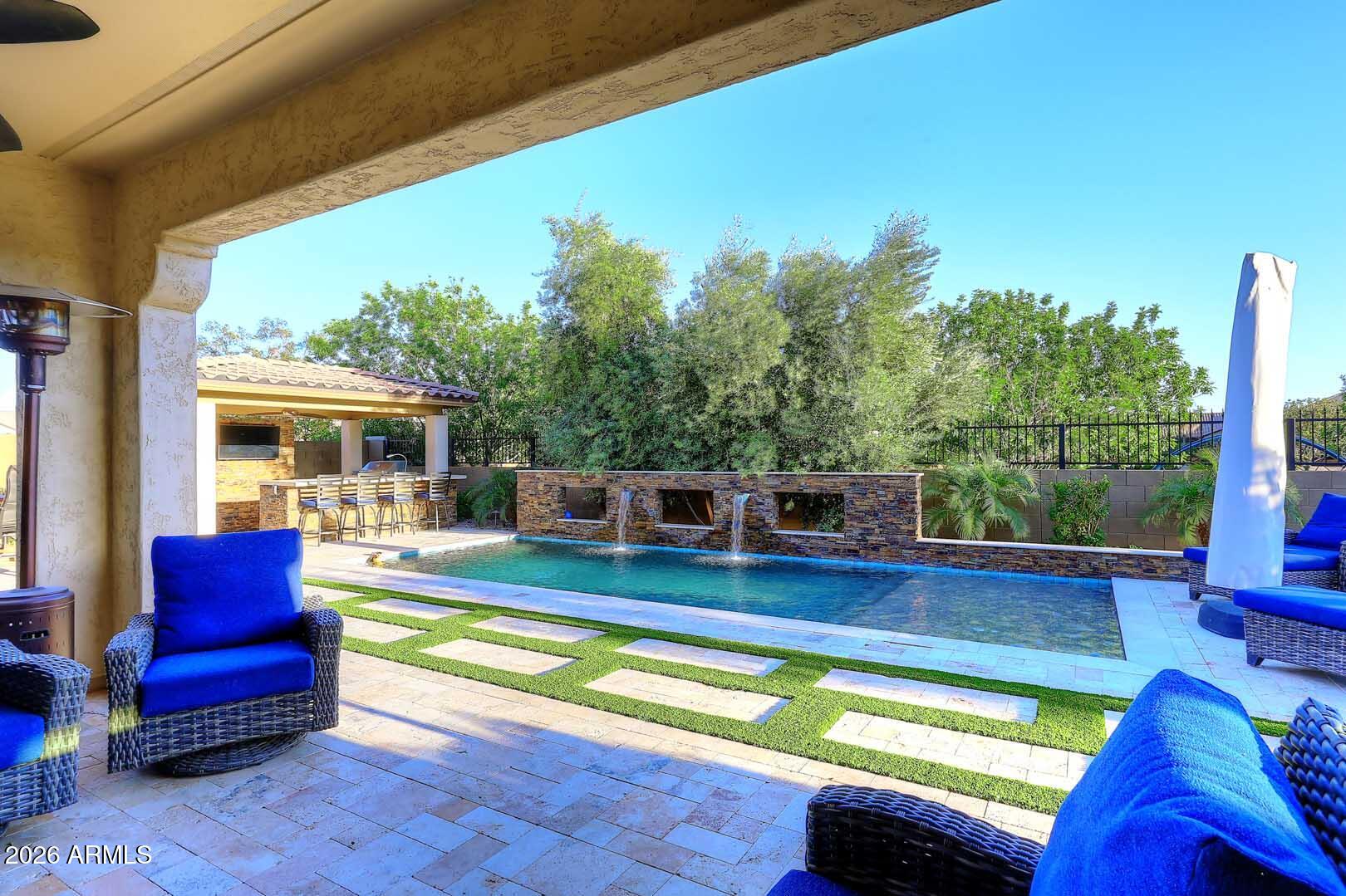 3913 E REDWOOD Place