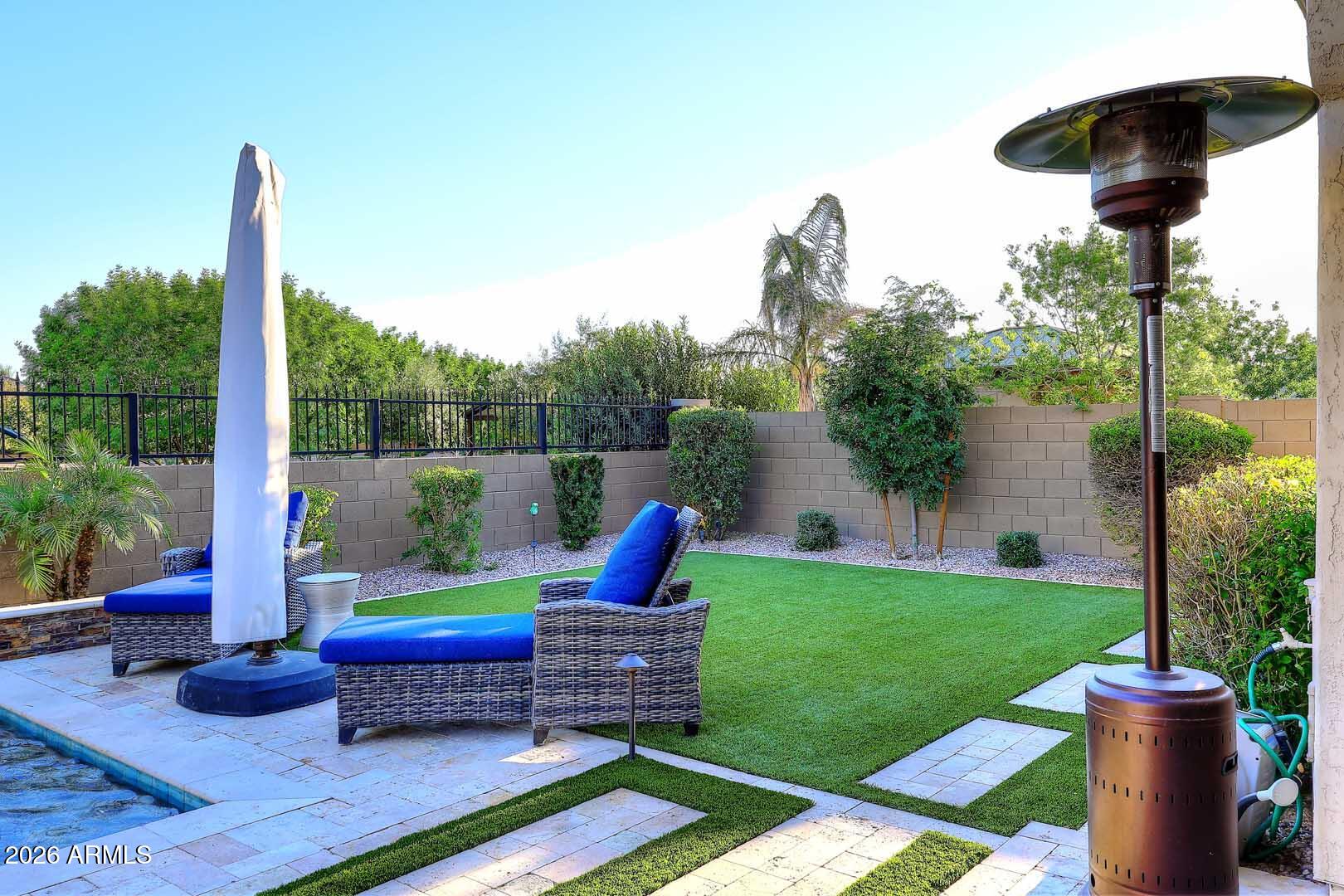 3913 E REDWOOD Place