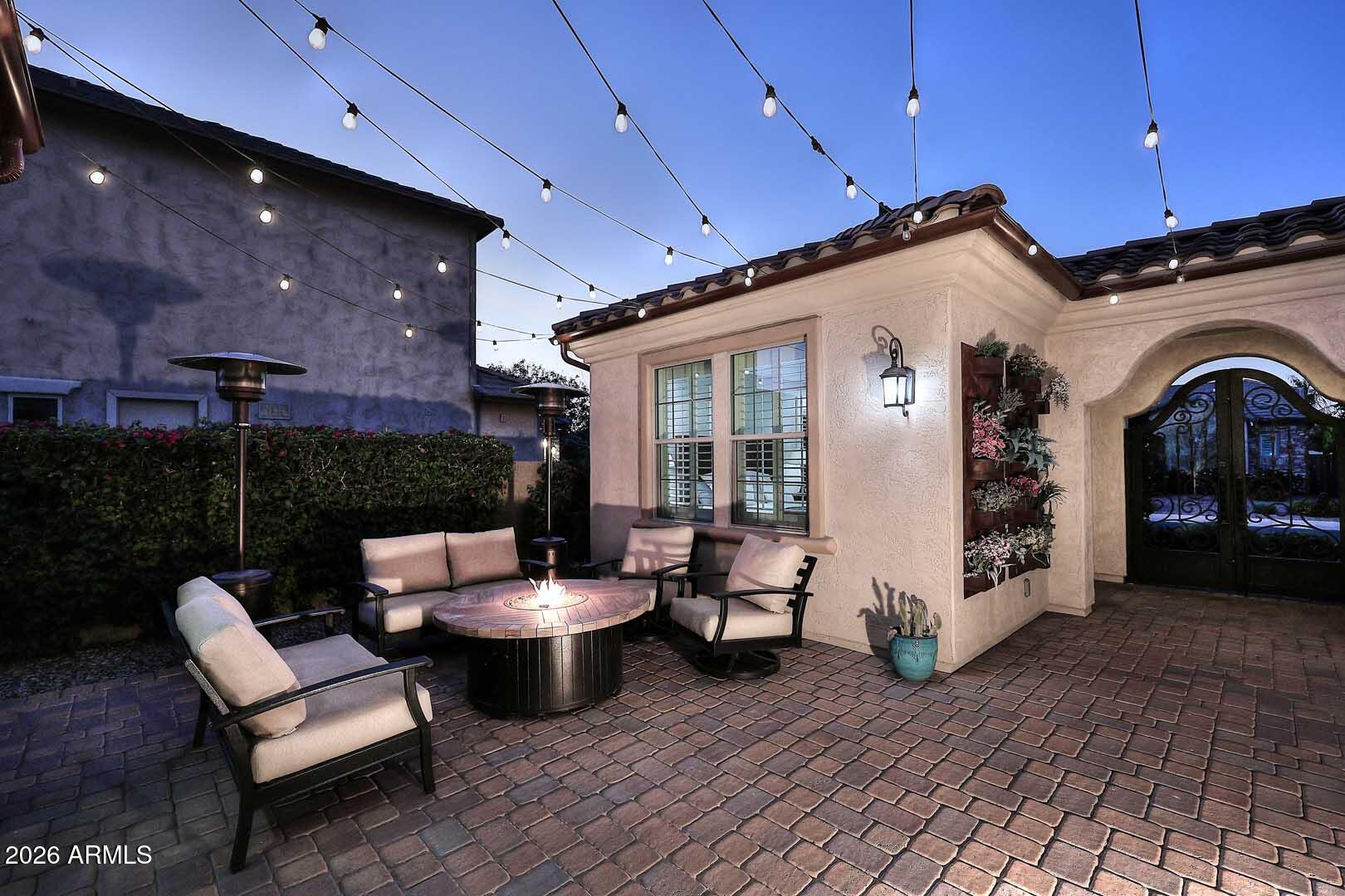 3913 E REDWOOD Place