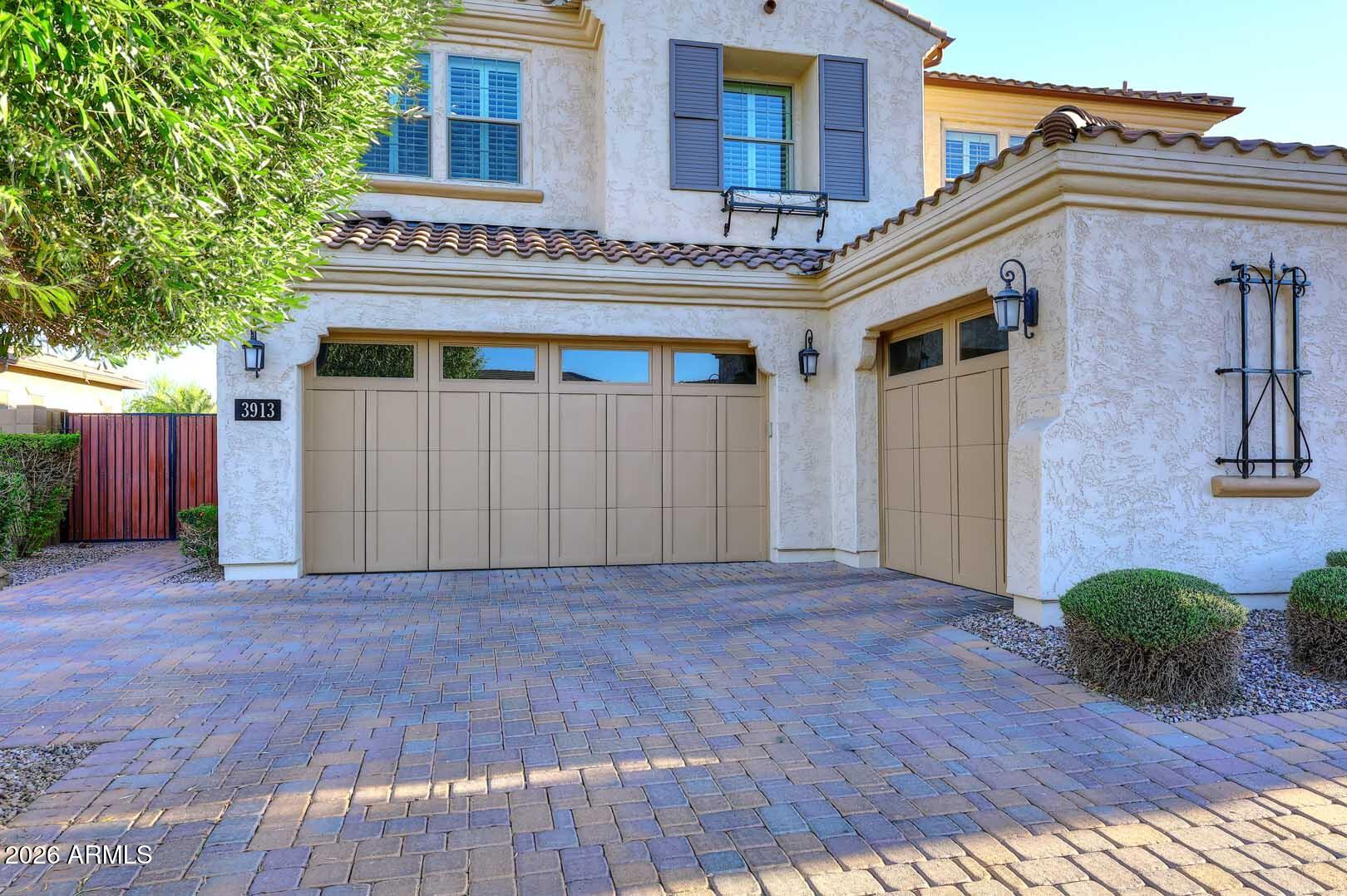 3913 E REDWOOD Place