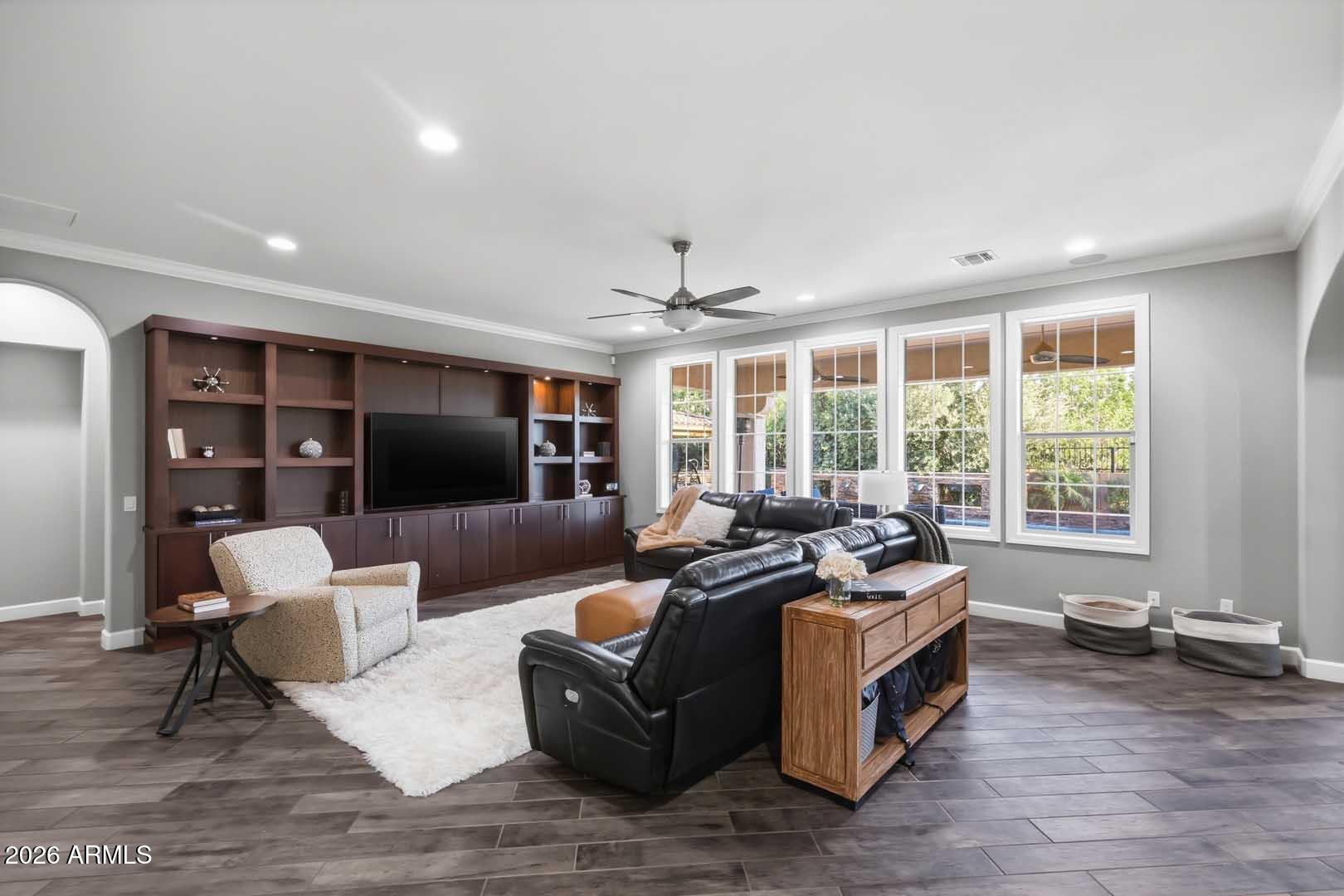 3913 E REDWOOD Place