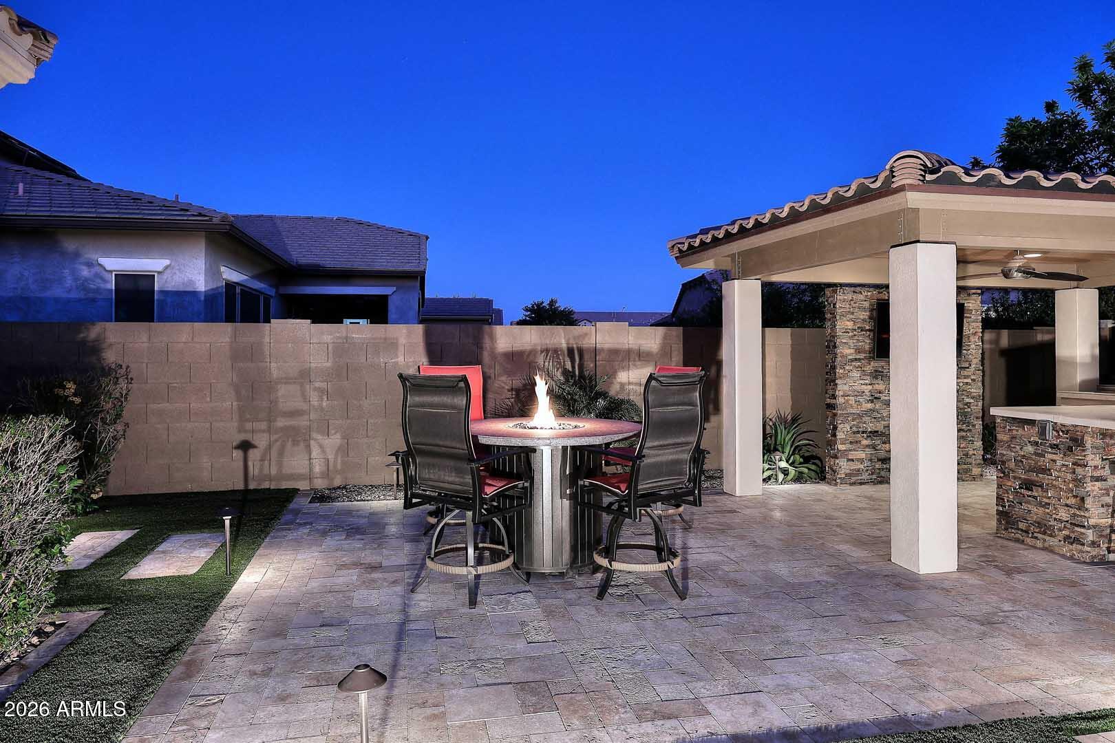 3913 E REDWOOD Place