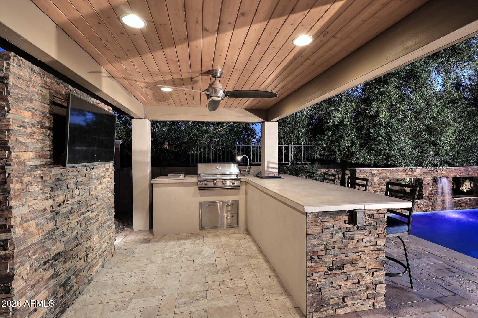 3913 E REDWOOD Place