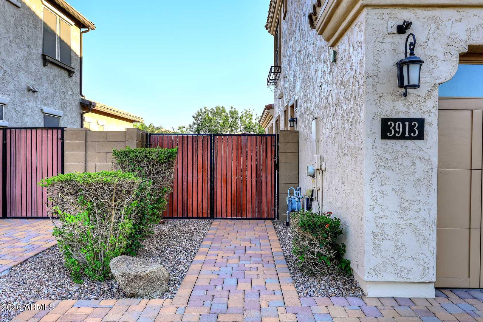 3913 E REDWOOD Place