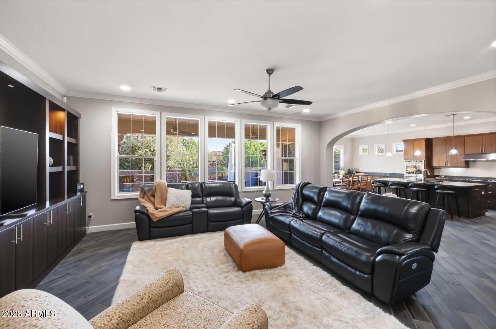 3913 E REDWOOD Place