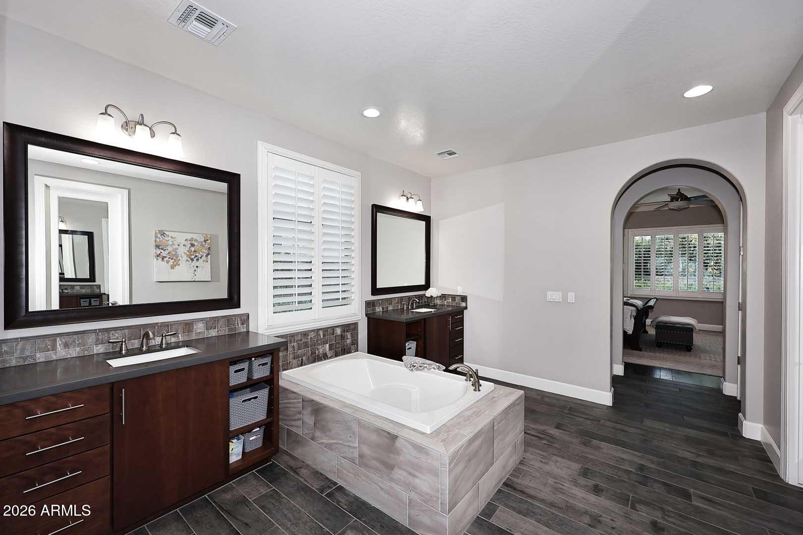 3913 E REDWOOD Place