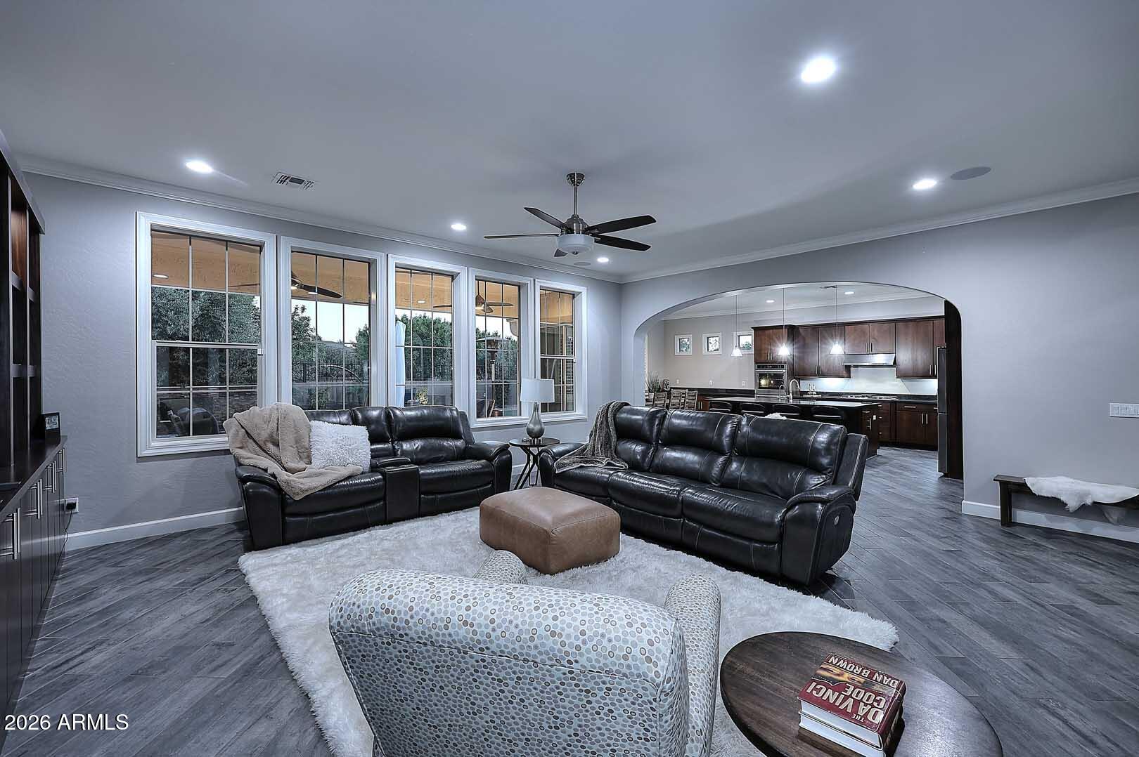 3913 E REDWOOD Place