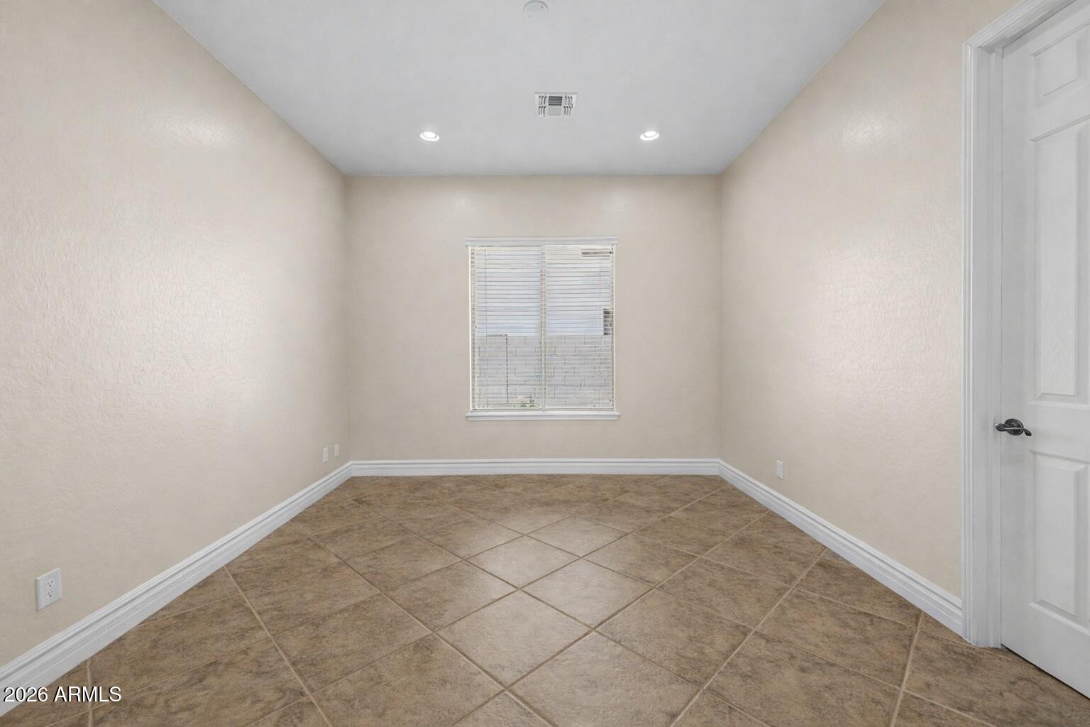 1563 W KAIBAB Drive
