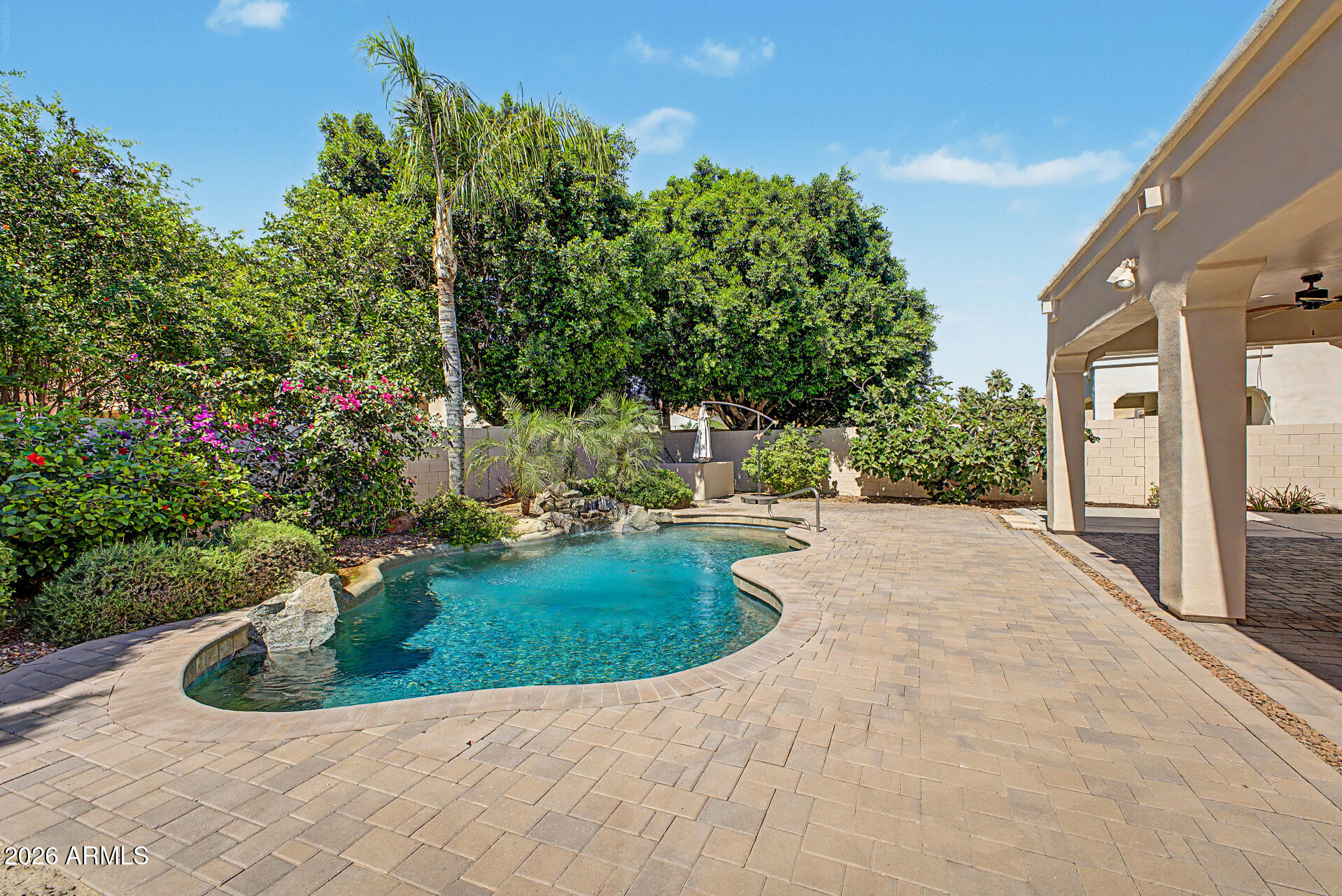 1563 W KAIBAB Drive