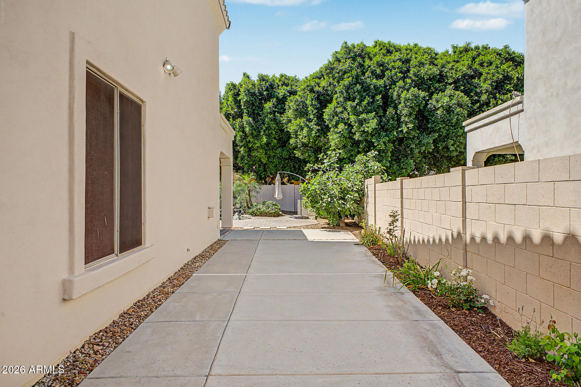 1563 W KAIBAB Drive
