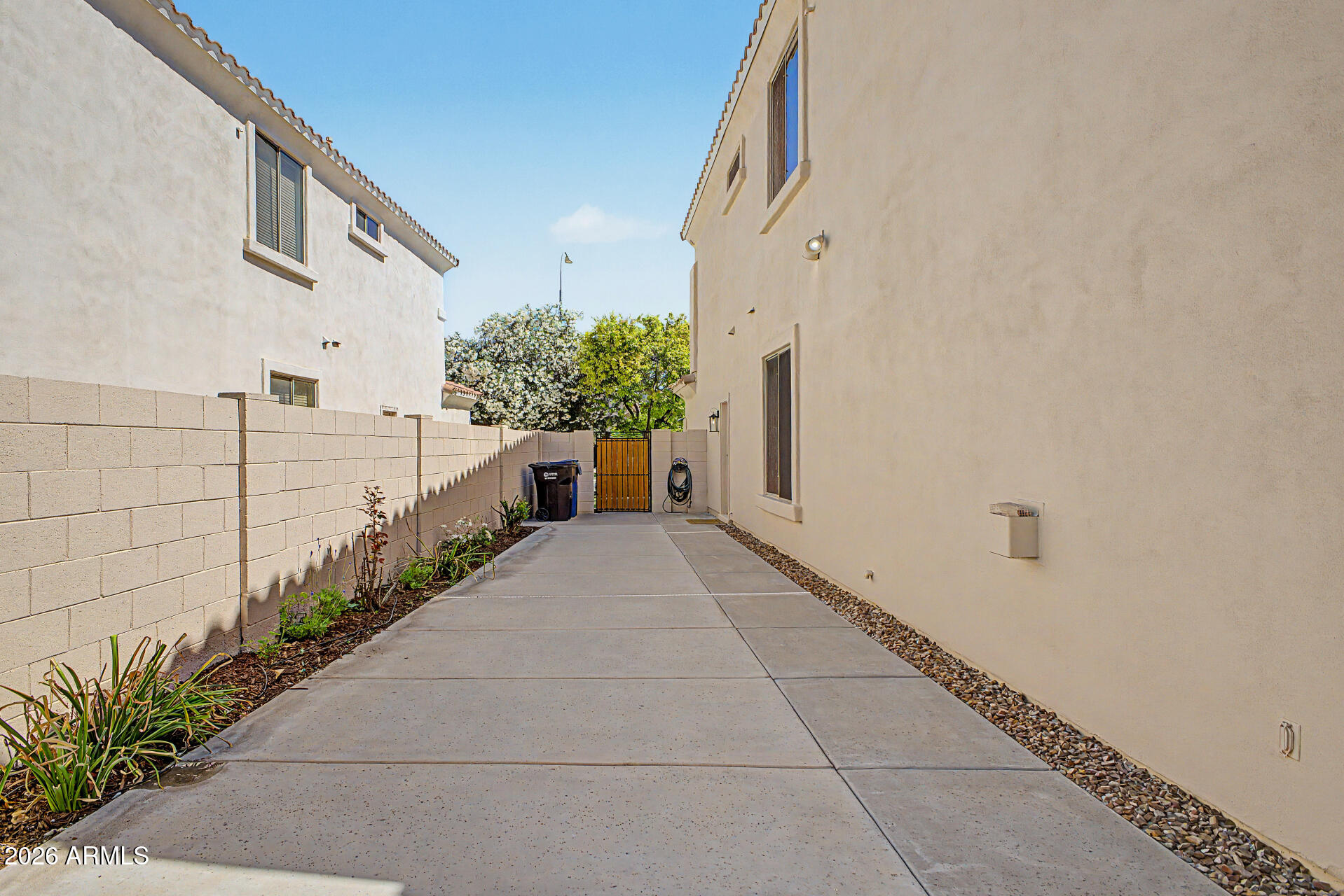 1563 W KAIBAB Drive