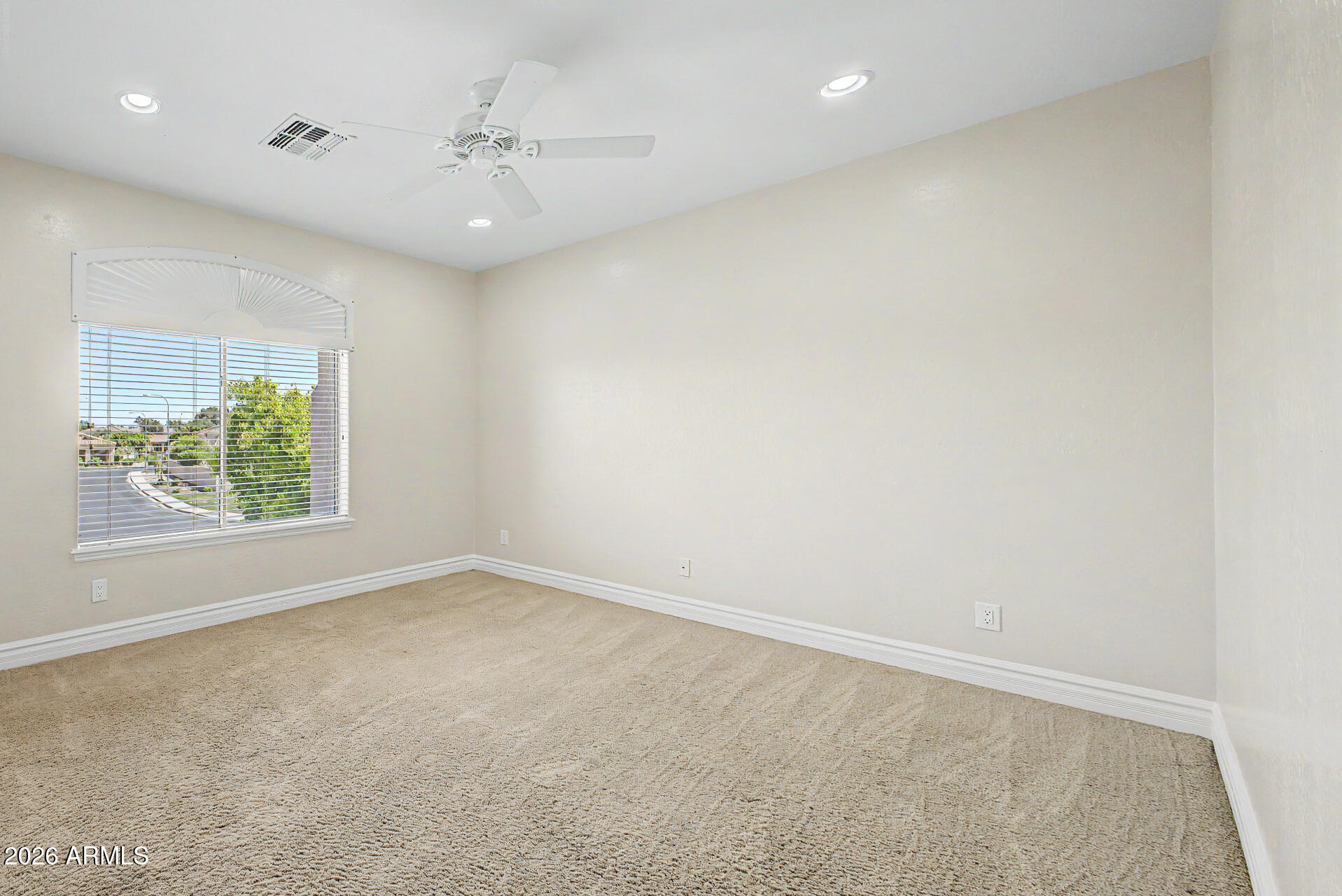 1563 W KAIBAB Drive