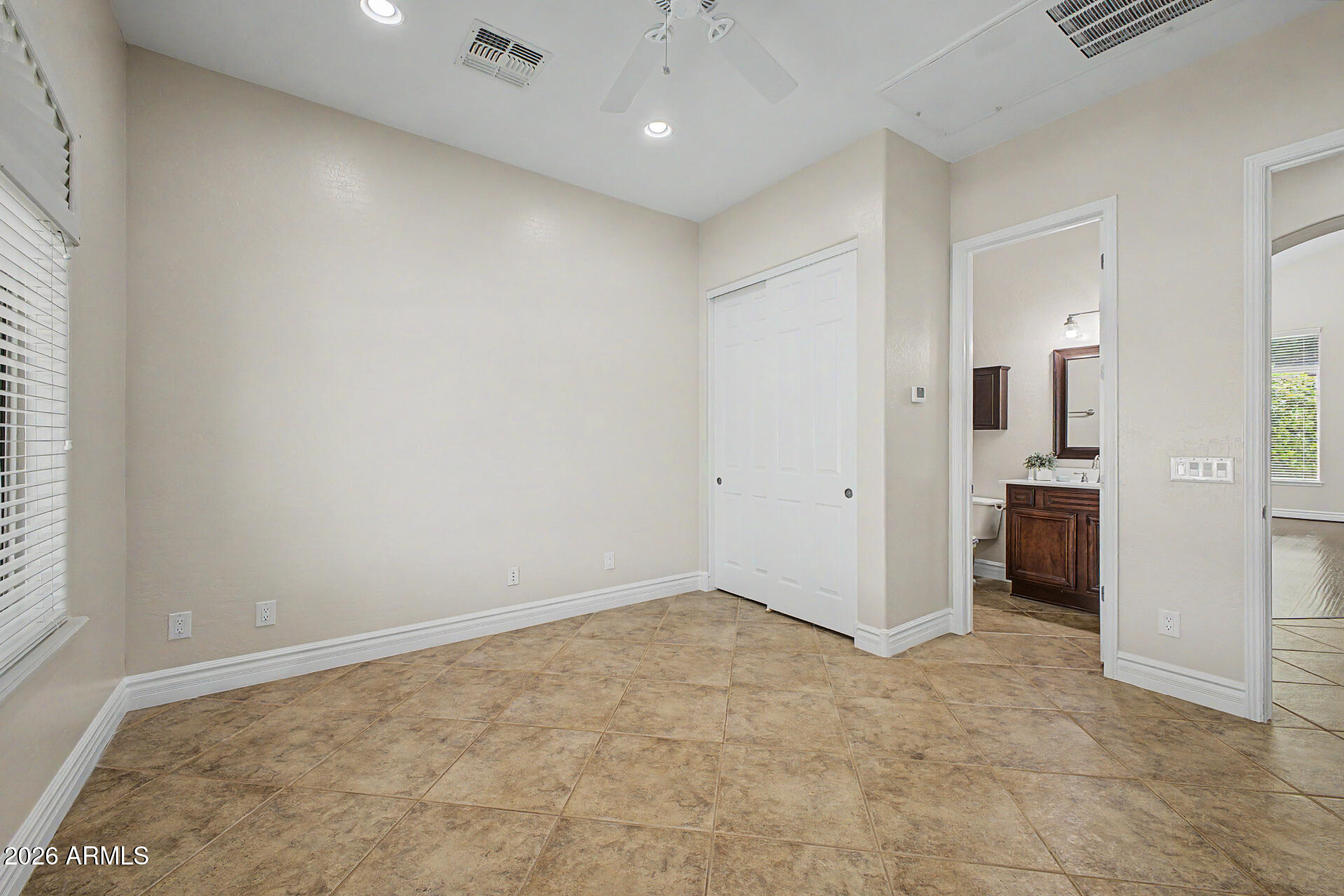 1563 W KAIBAB Drive