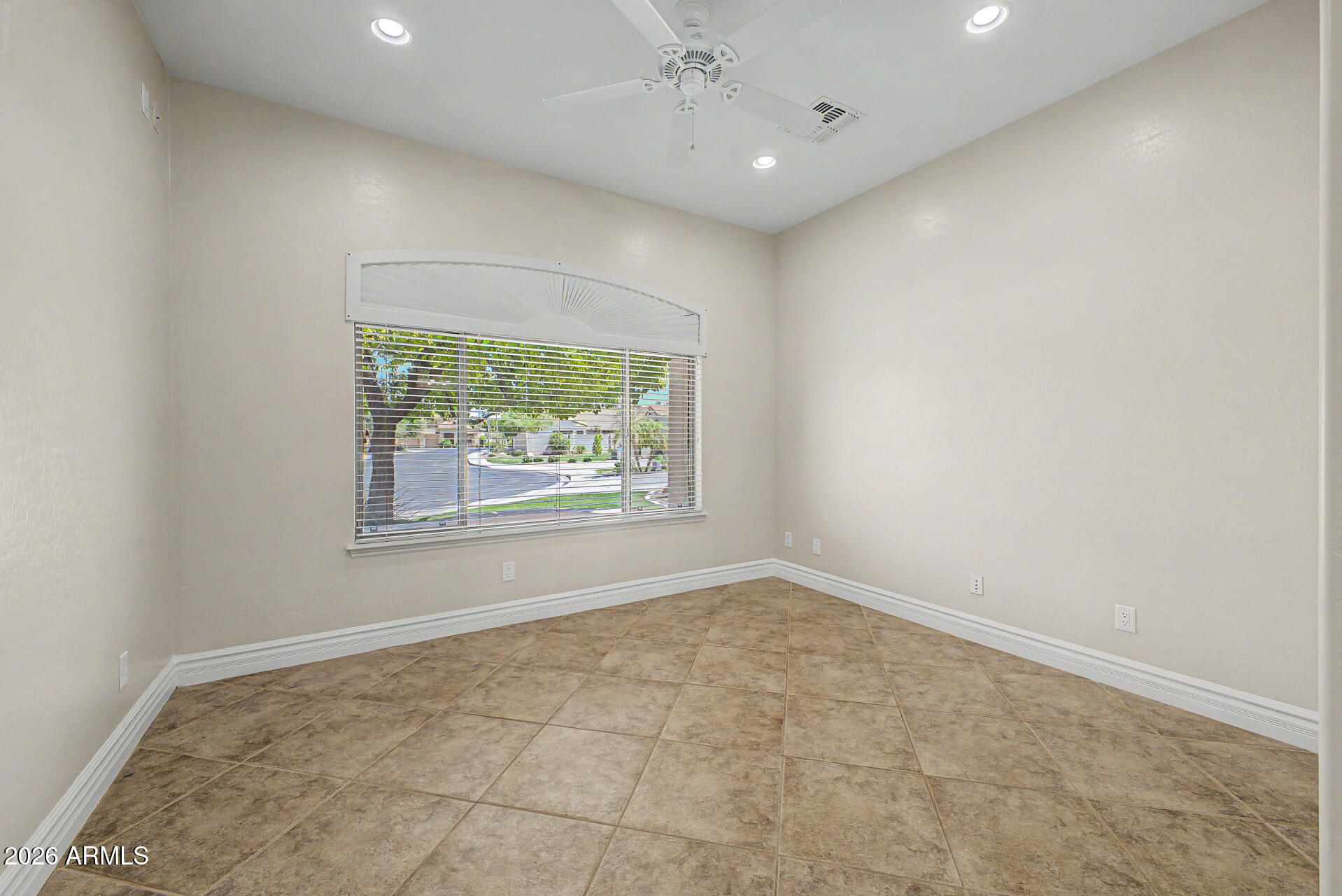 1563 W KAIBAB Drive