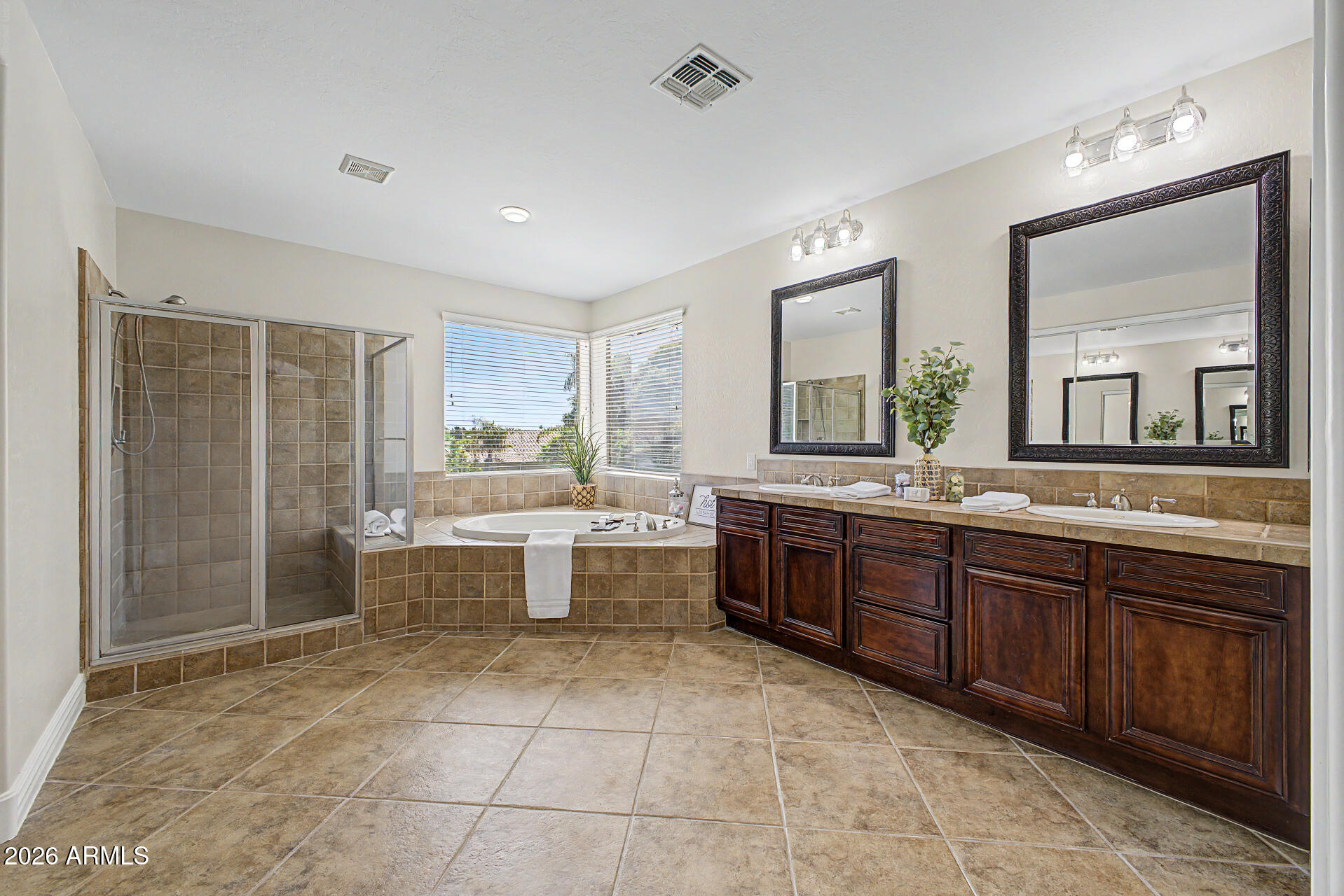 1563 W KAIBAB Drive