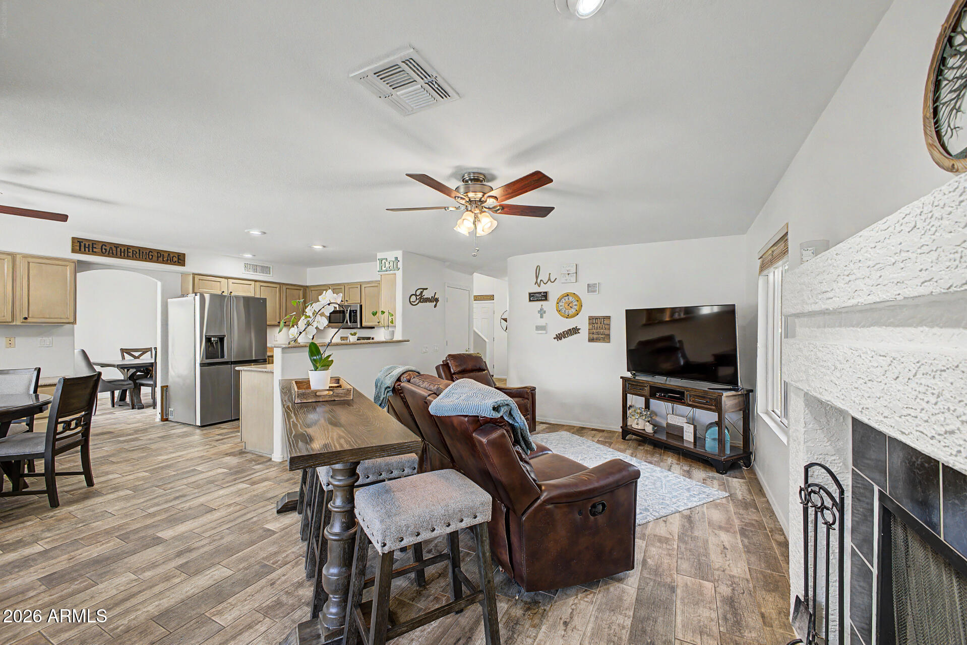 890 N CHOLLA Street