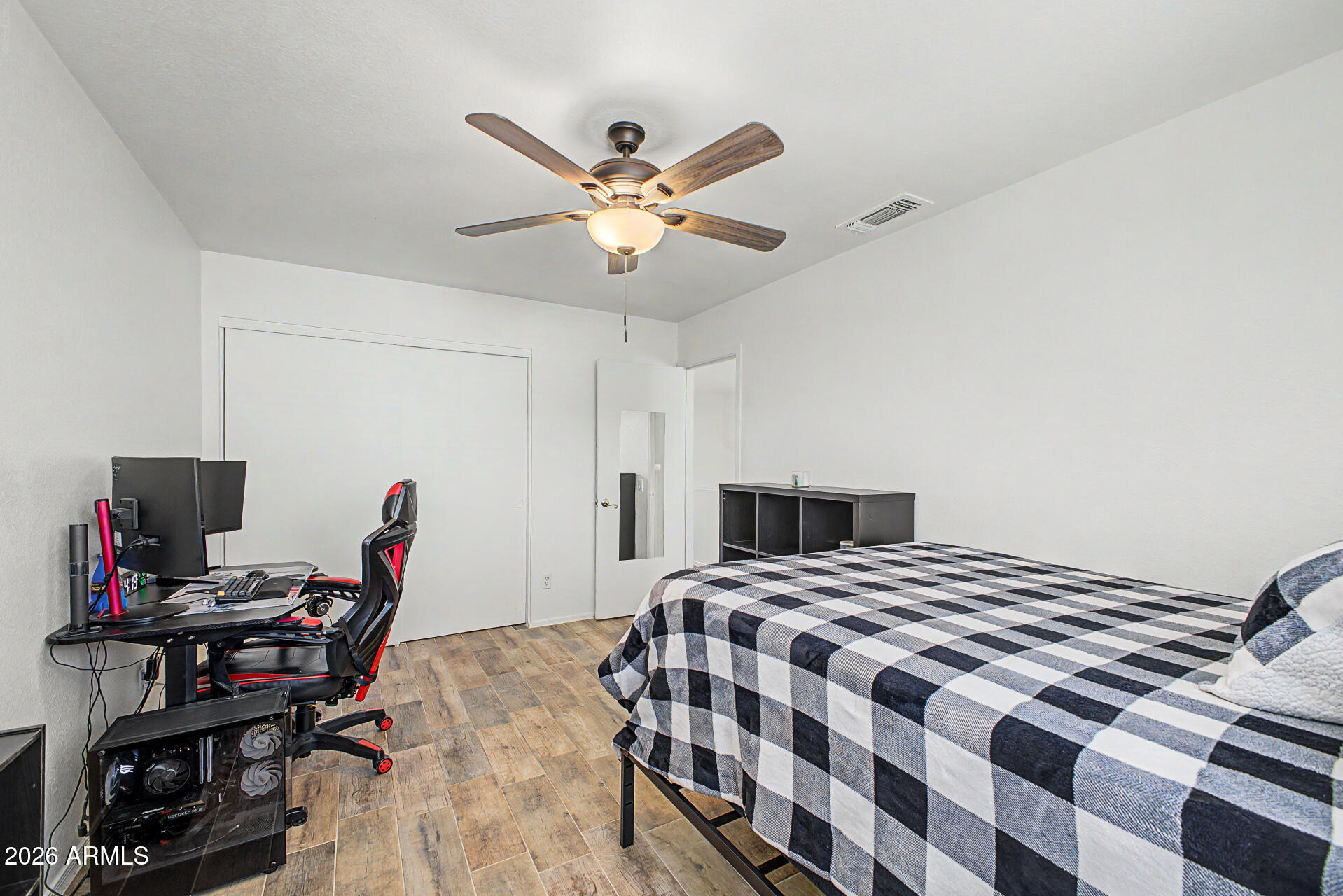 890 N CHOLLA Street