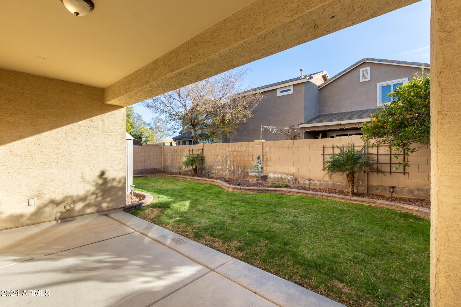 2343 E SUNLAND Avenue