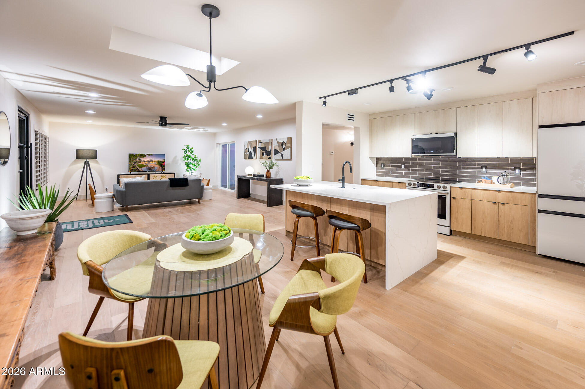 8407 E RANCHO VISTA Drive
