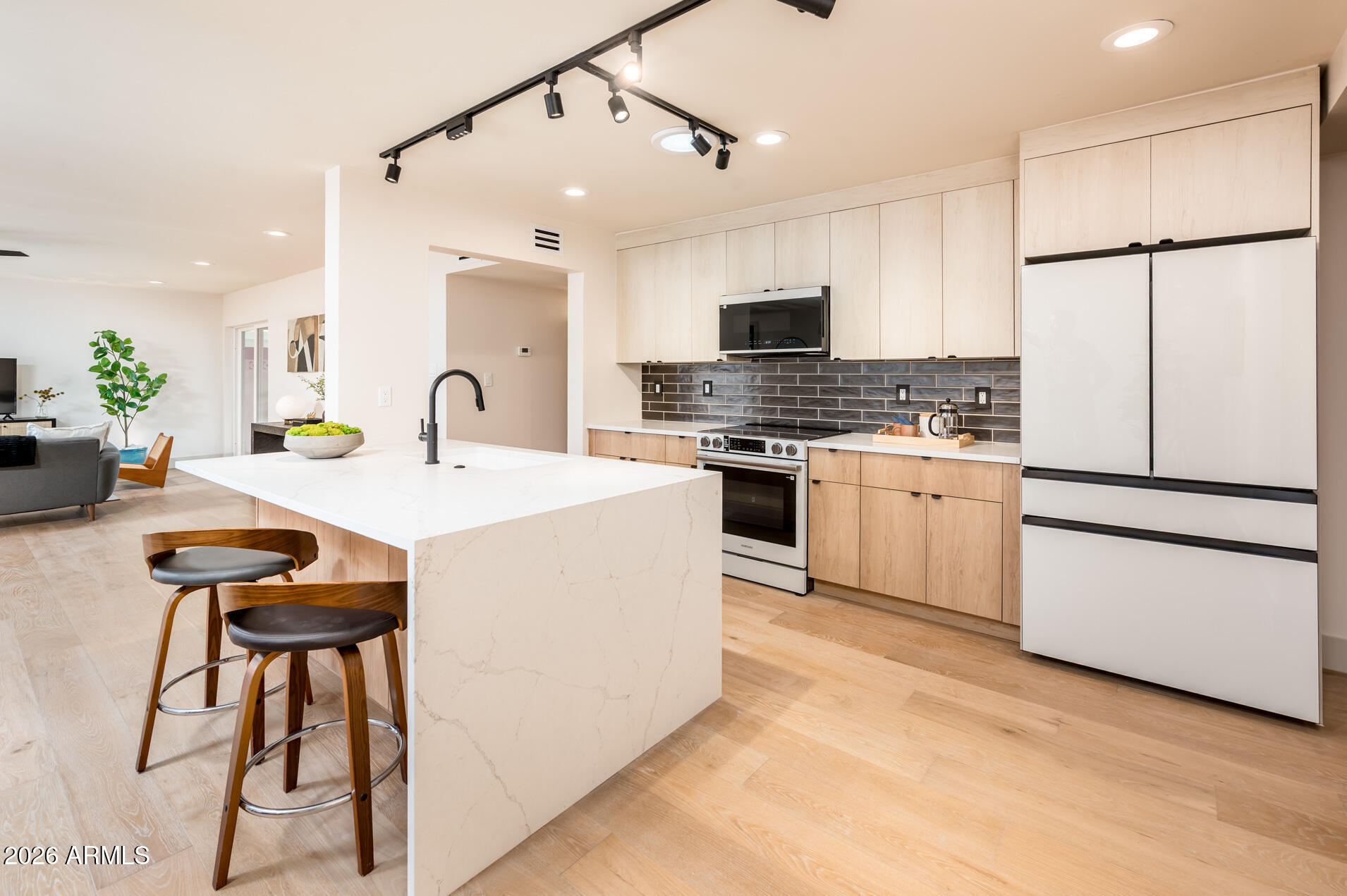 8407 E RANCHO VISTA Drive