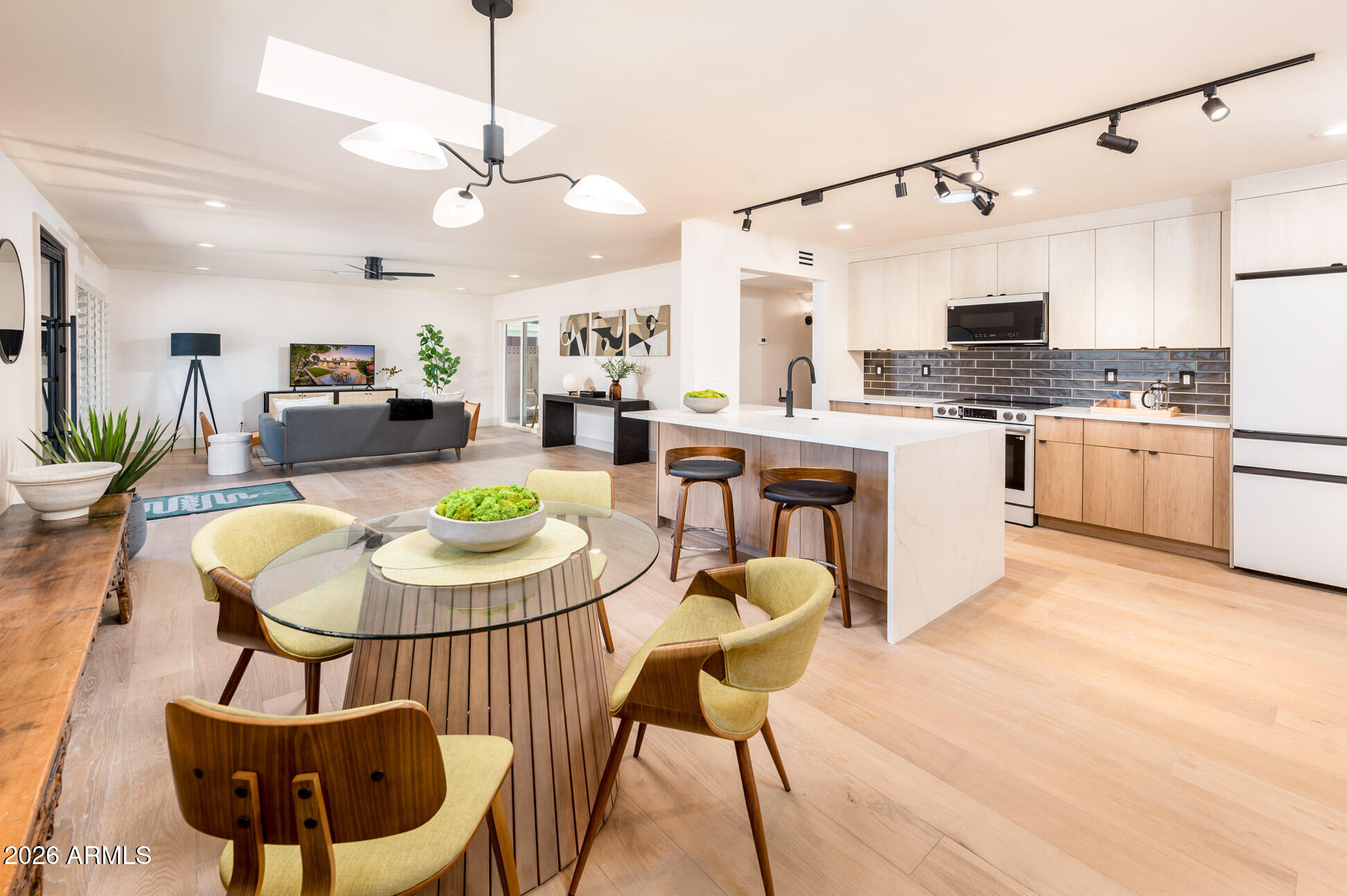 8407 E RANCHO VISTA Drive