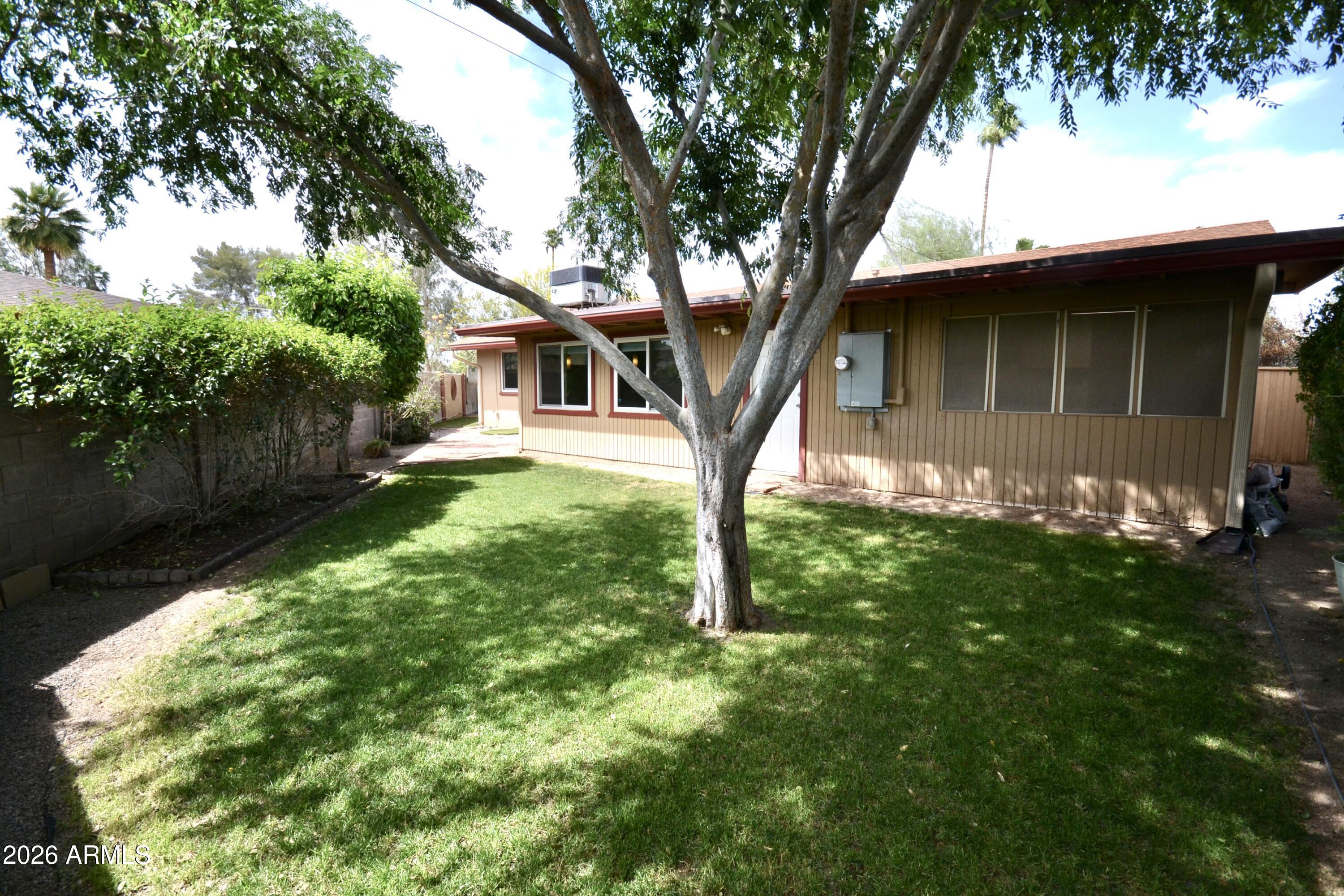 1215 W COLTER Street