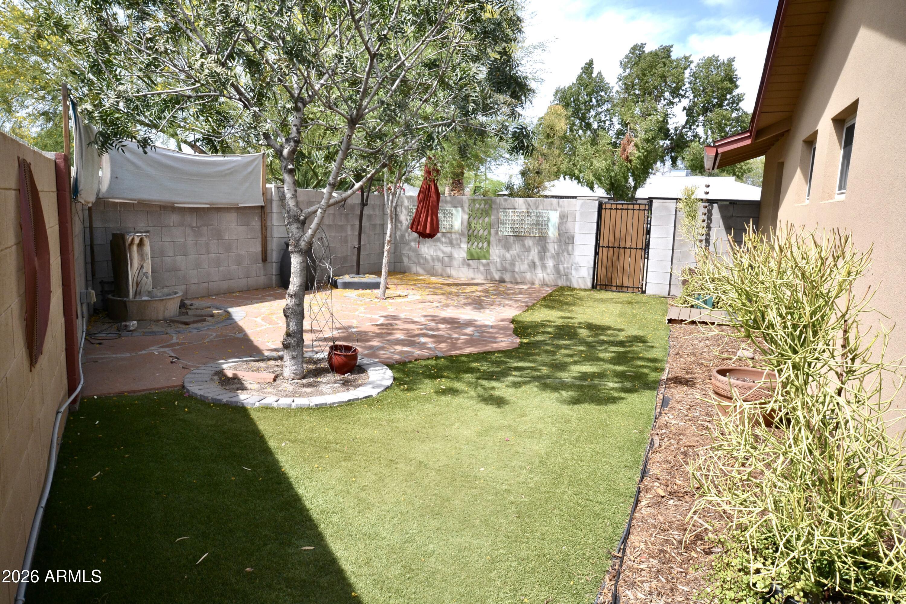 1215 W COLTER Street