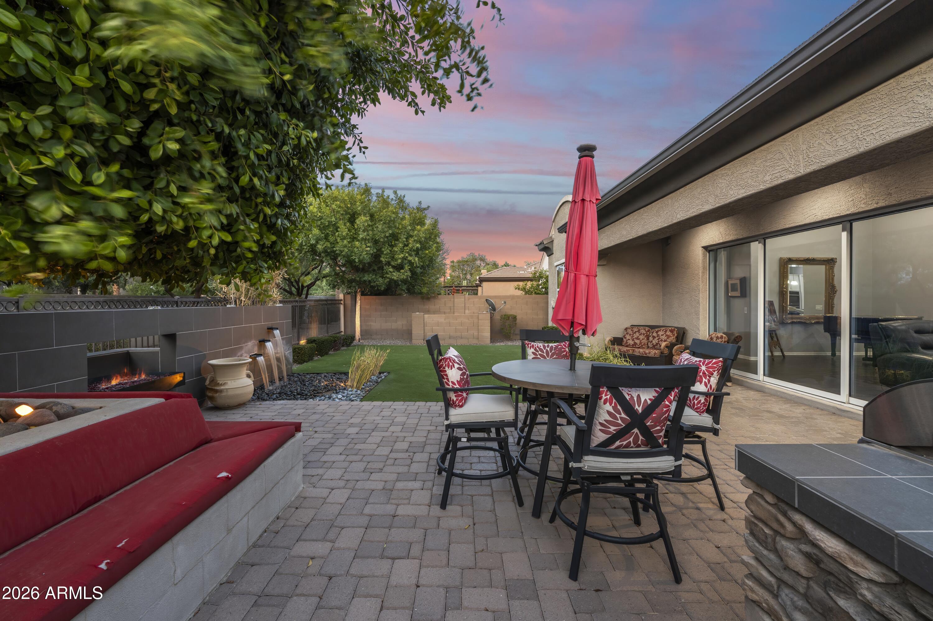 2922 E MINNEZONA Avenue