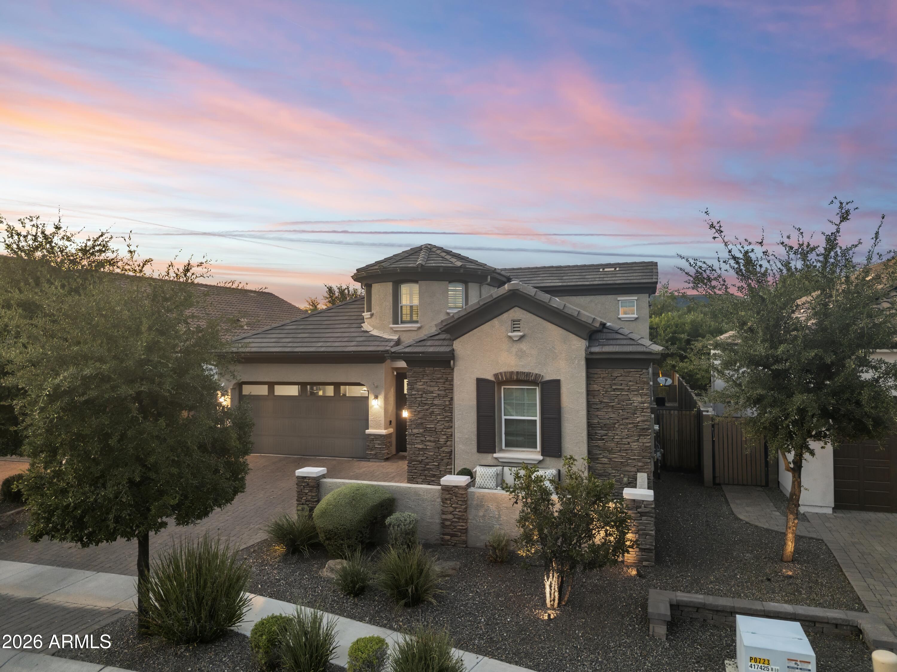 2922 E MINNEZONA Avenue