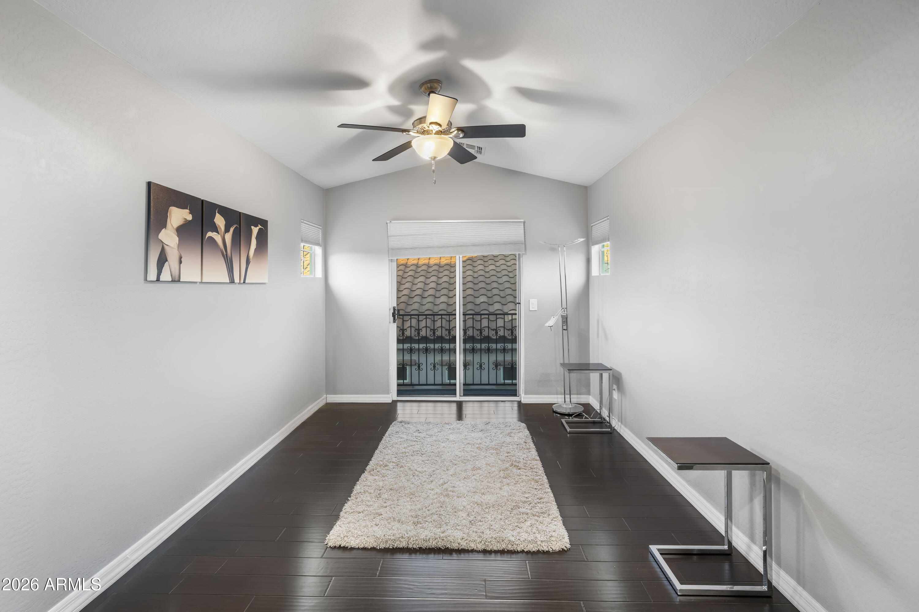 2922 E MINNEZONA Avenue