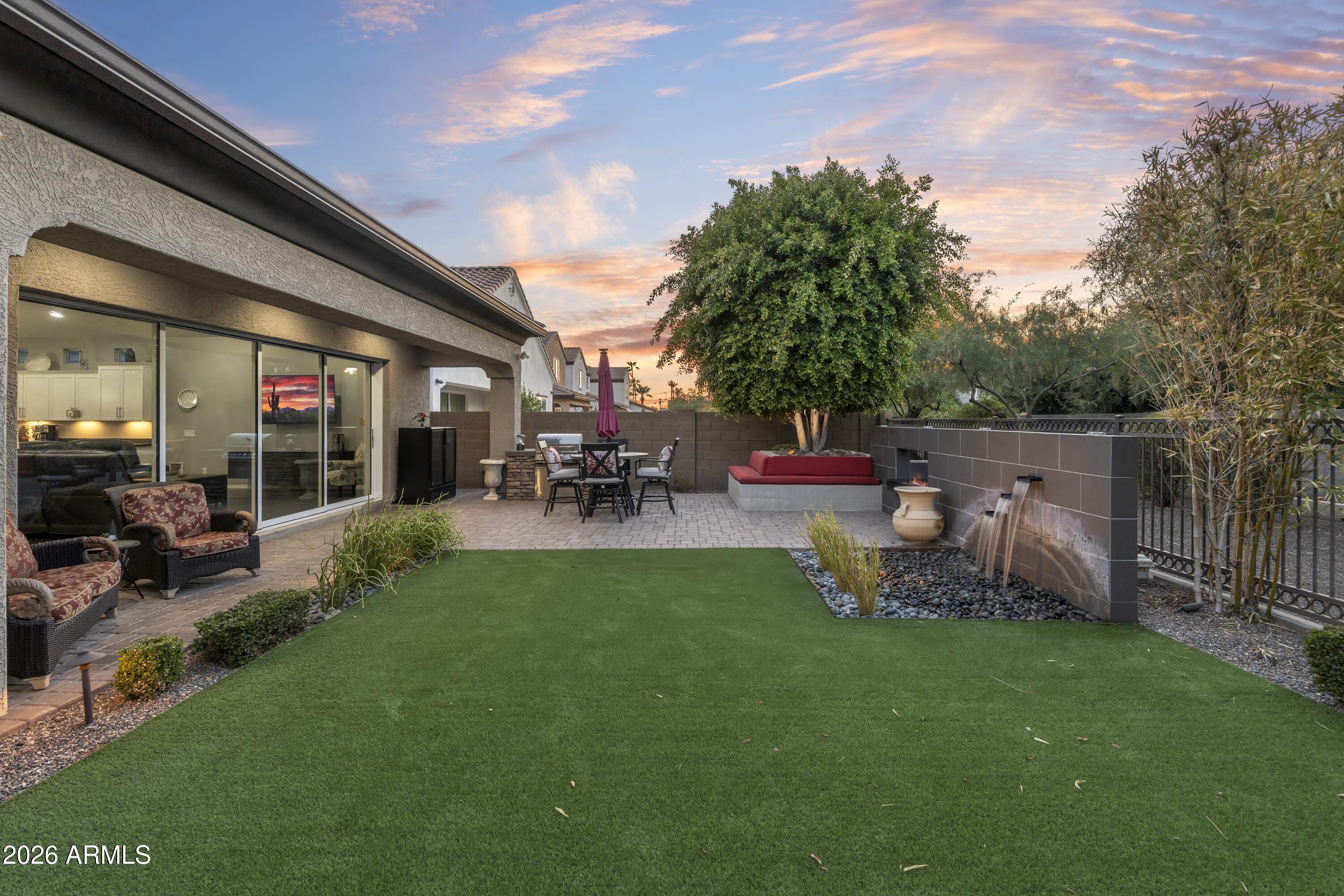 2922 E MINNEZONA Avenue