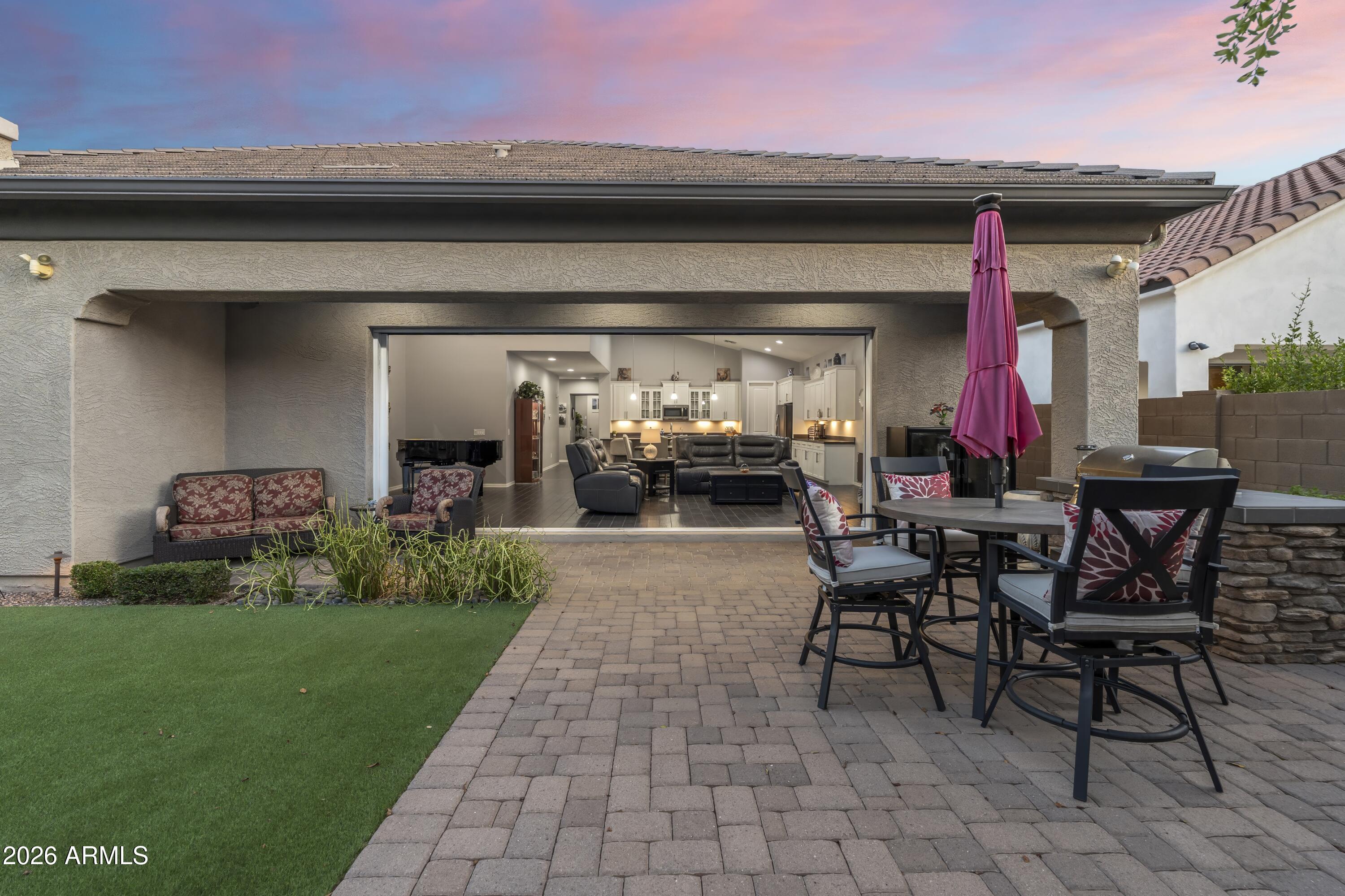 2922 E MINNEZONA Avenue