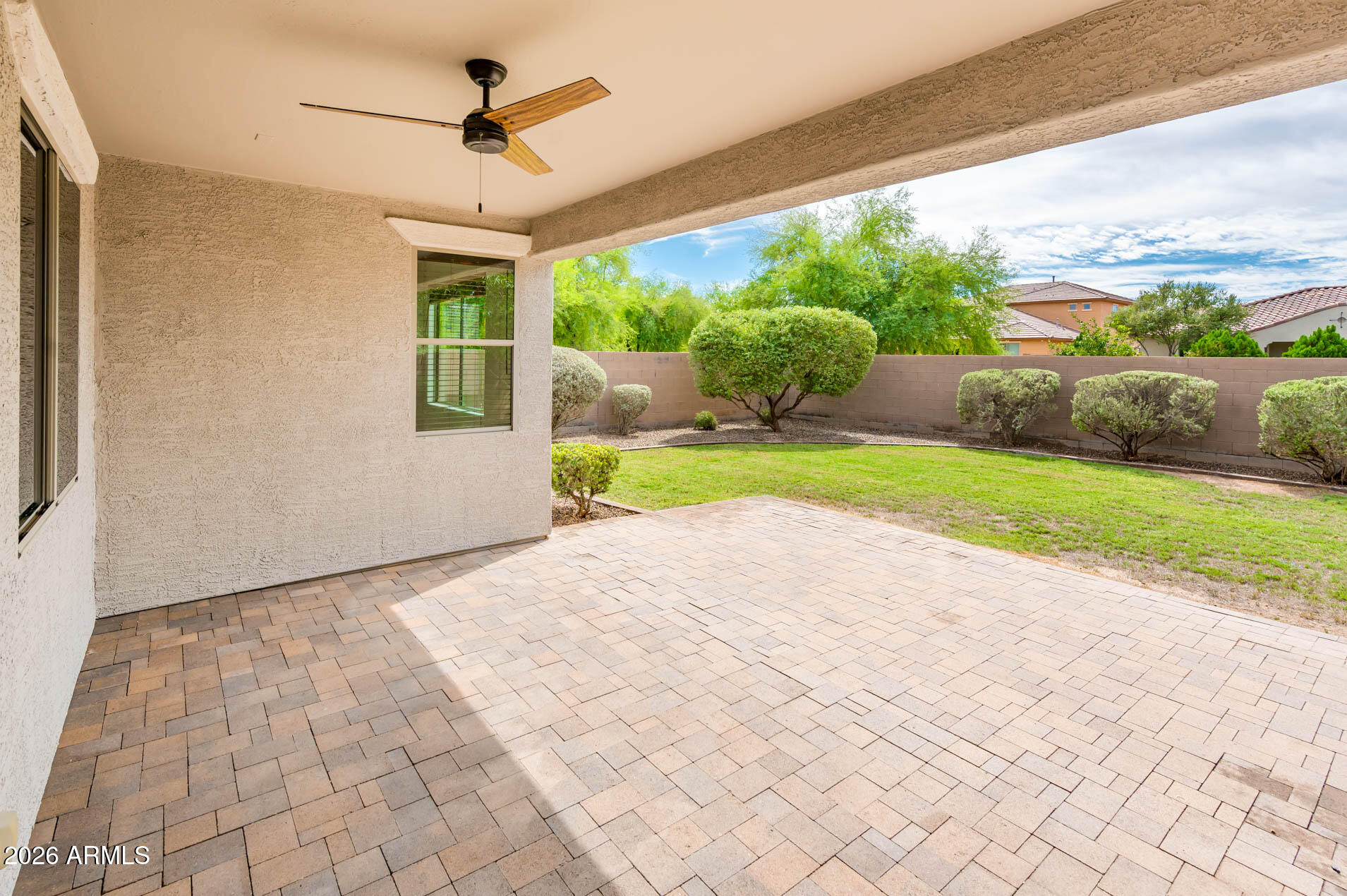 685 E HUMMINGBIRD Way
