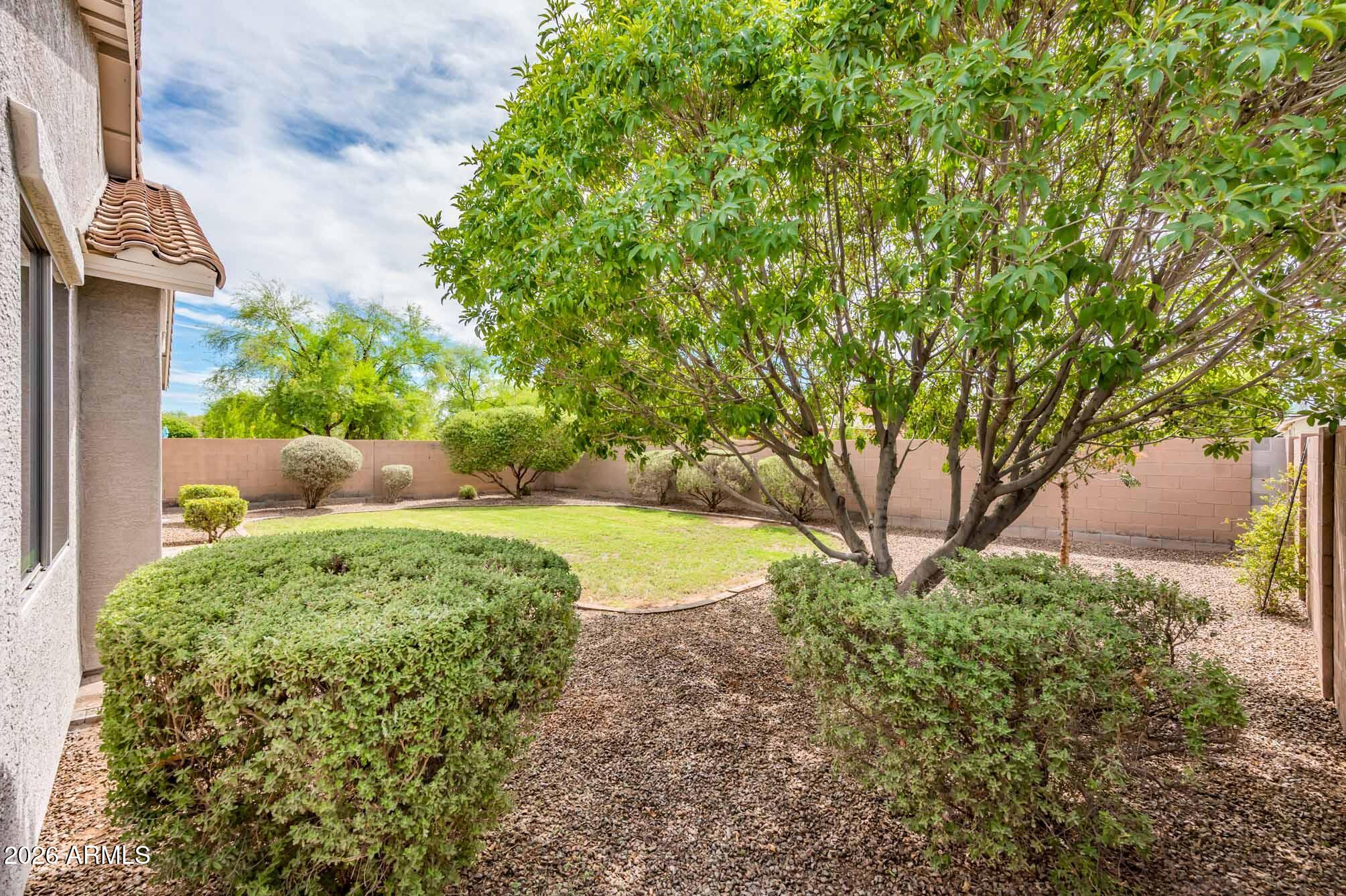 685 E HUMMINGBIRD Way