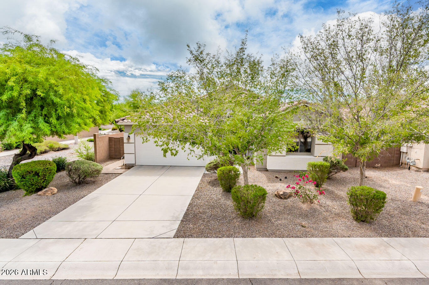 685 E HUMMINGBIRD Way