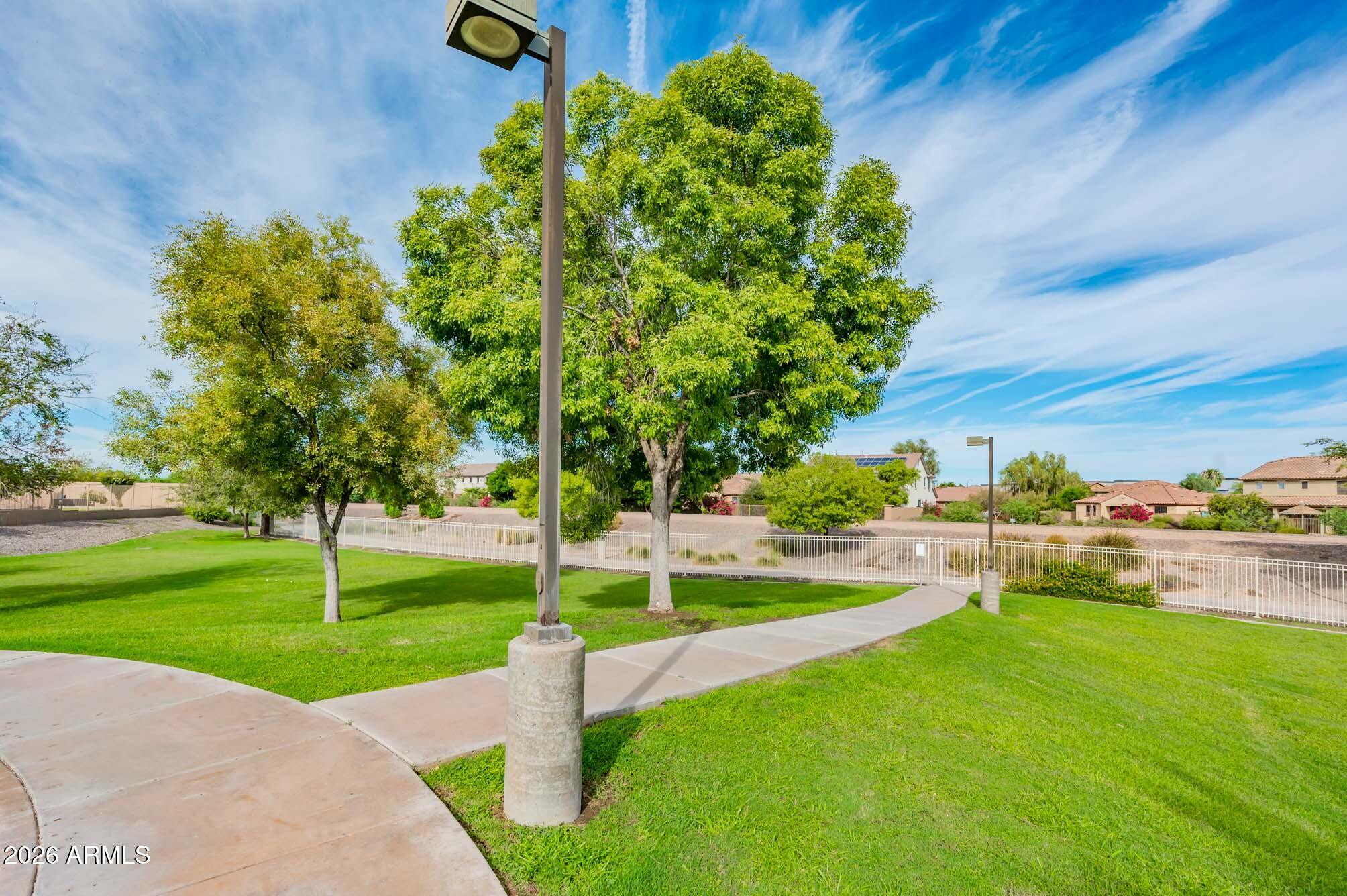 685 E HUMMINGBIRD Way