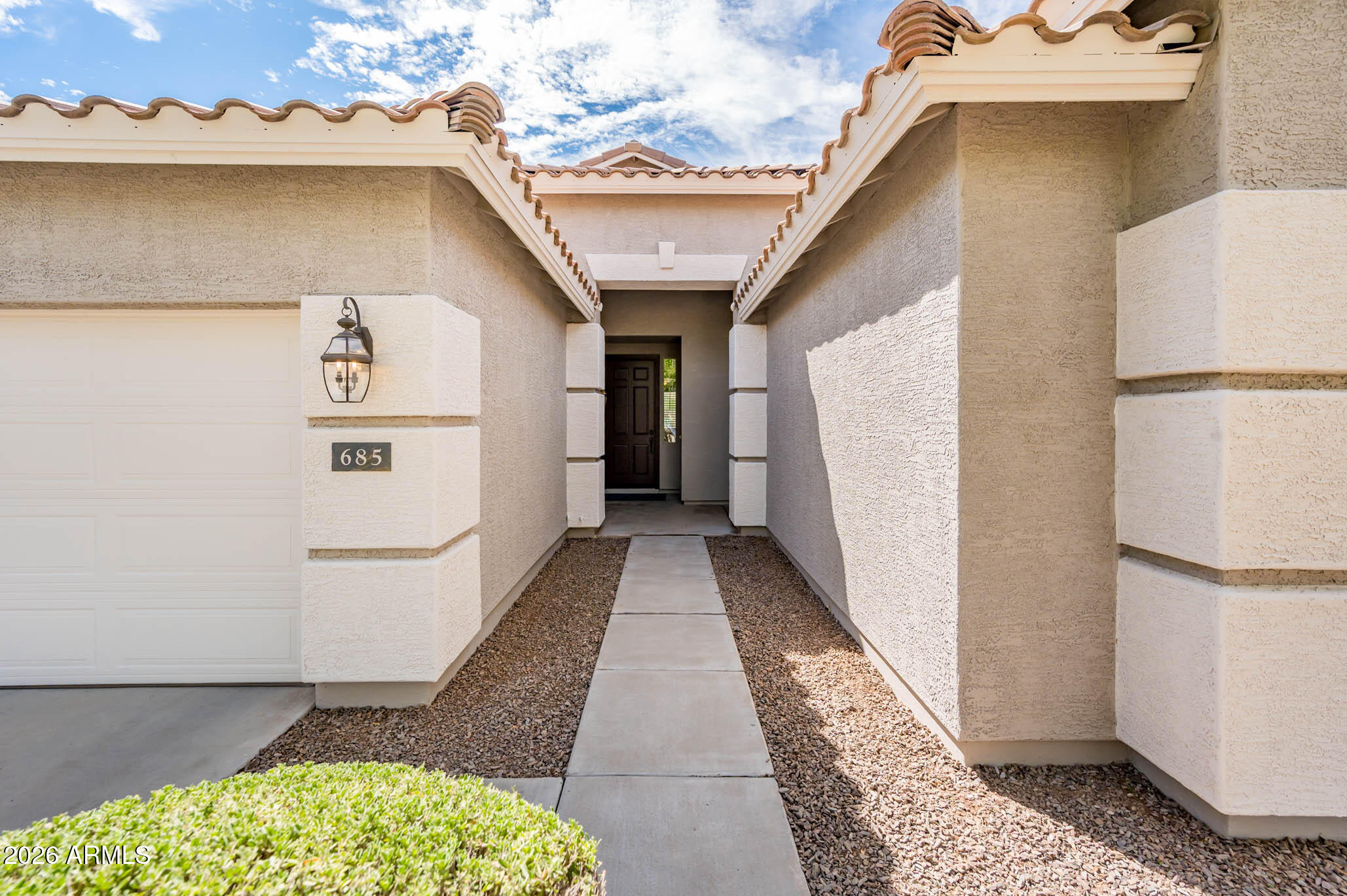 685 E HUMMINGBIRD Way