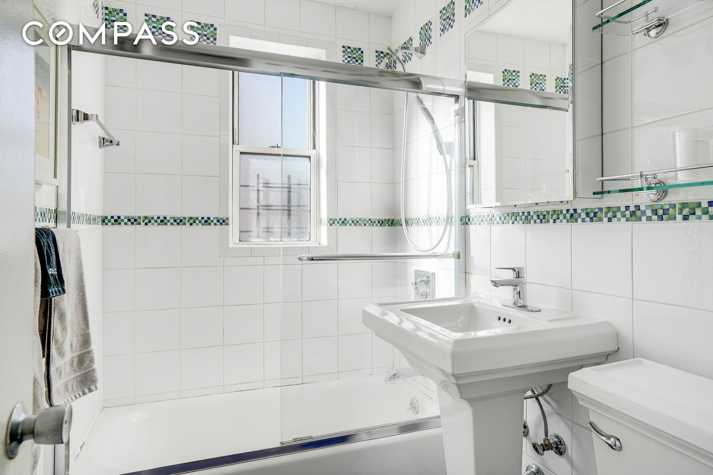 201 E 37th Street 11D