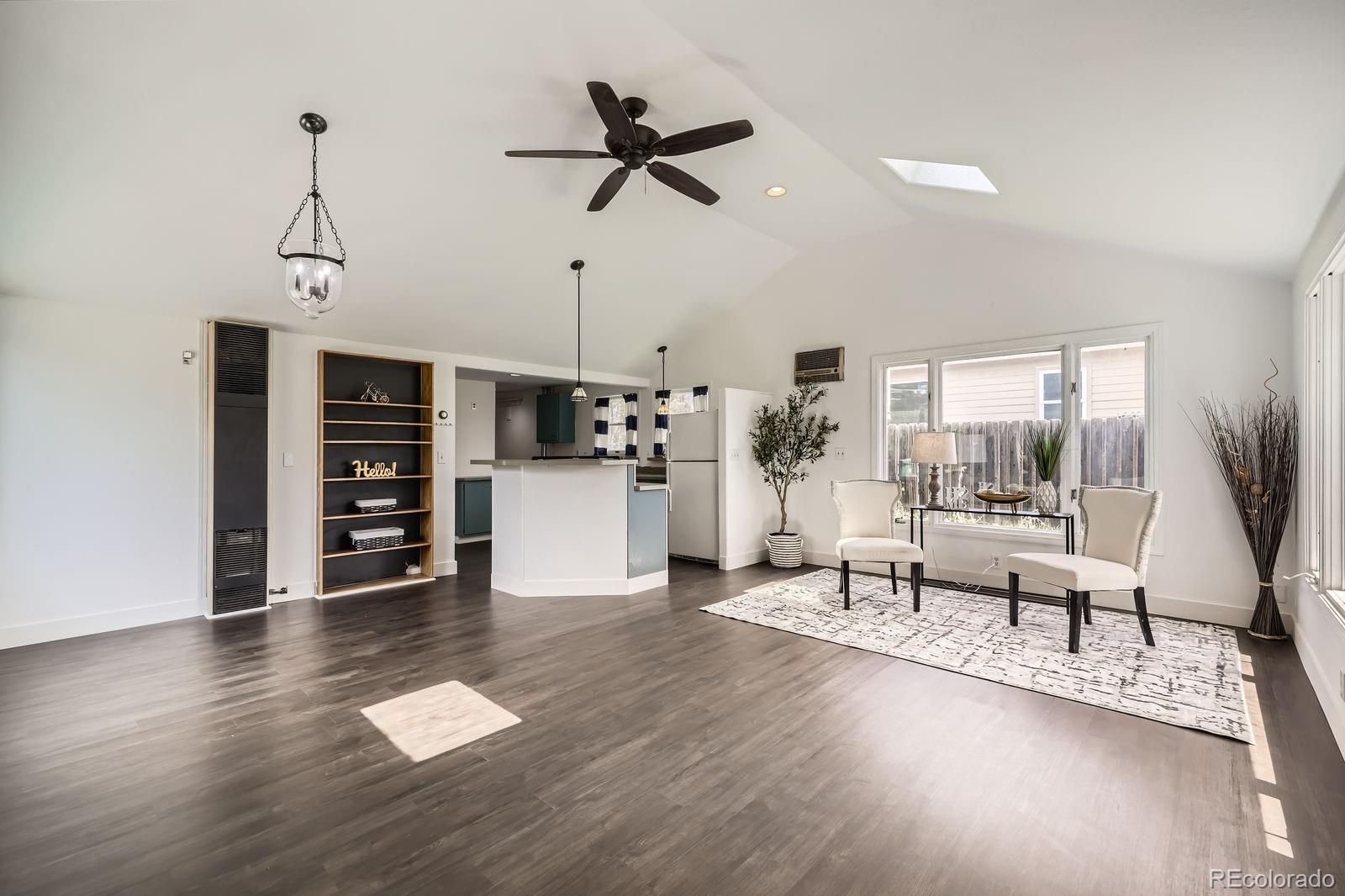 1115 W Quincy Avenue