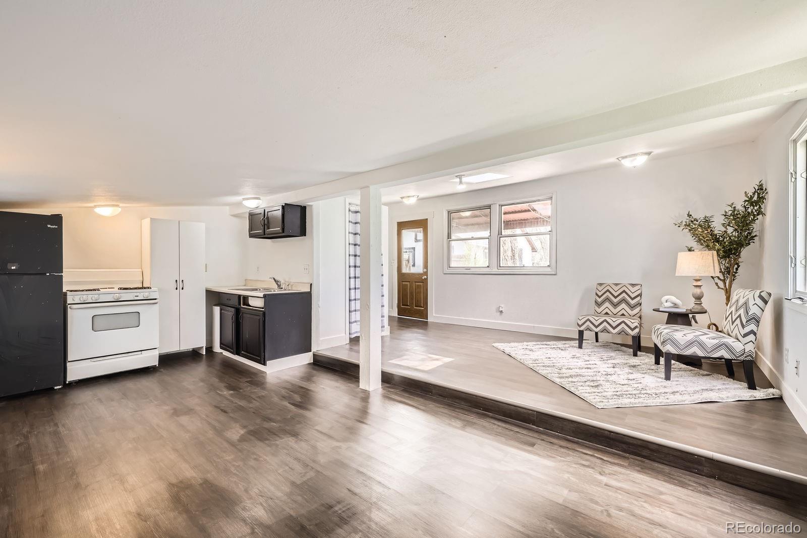 1115 W Quincy Avenue