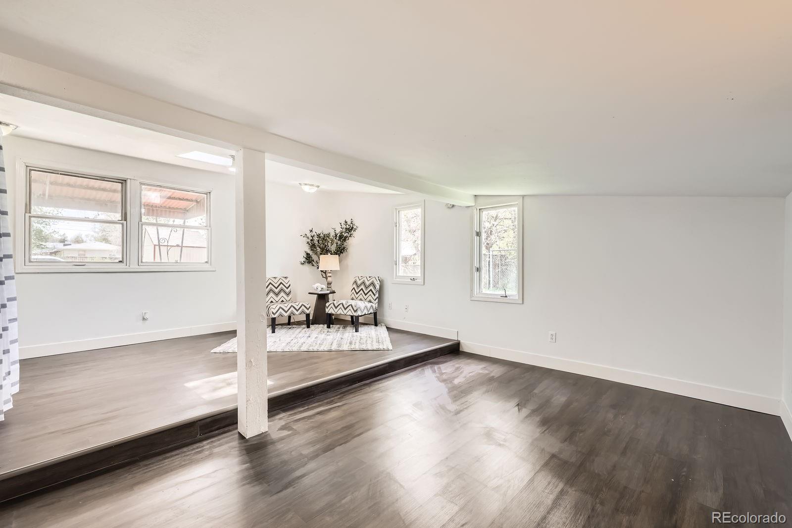 1115 W Quincy Avenue