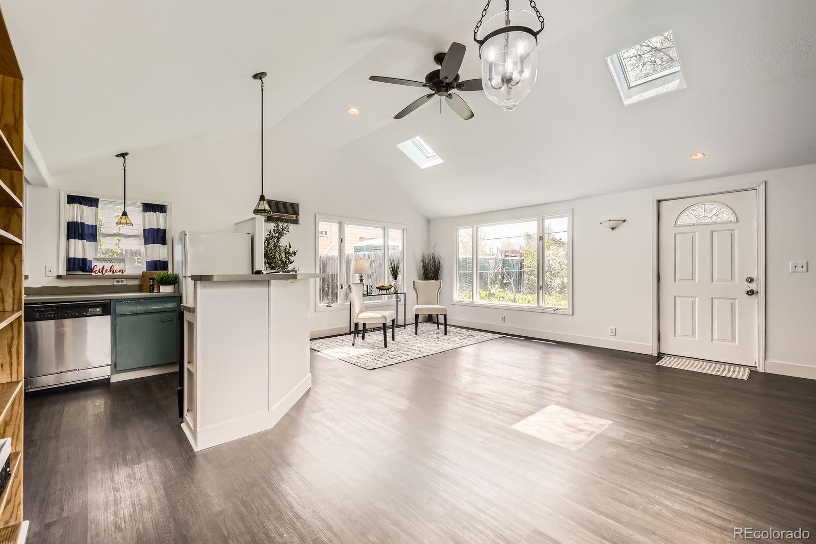 1115 W Quincy Avenue