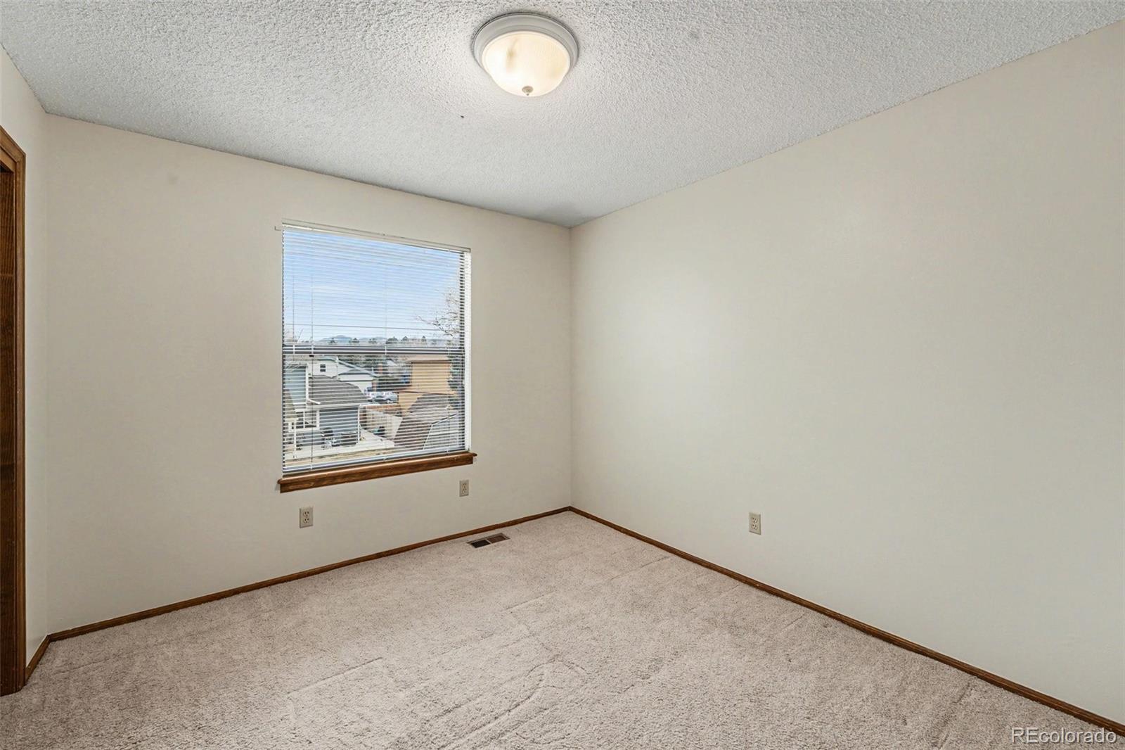 11382 W Berry Avenue