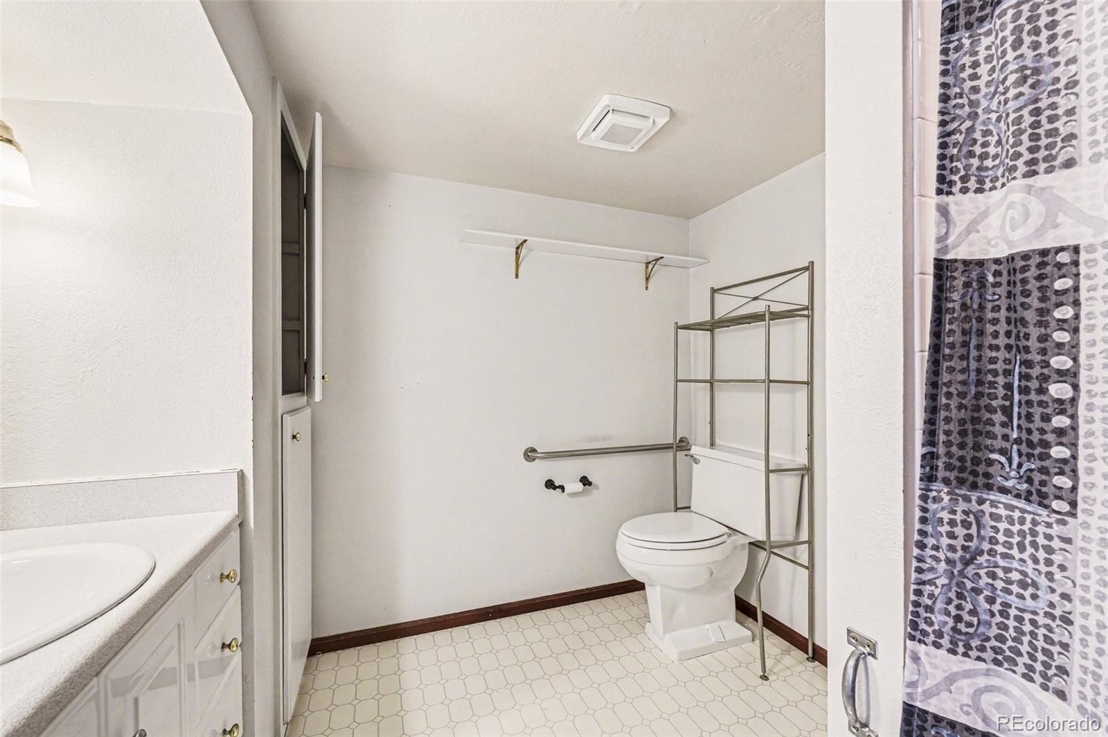 11382 W Berry Avenue