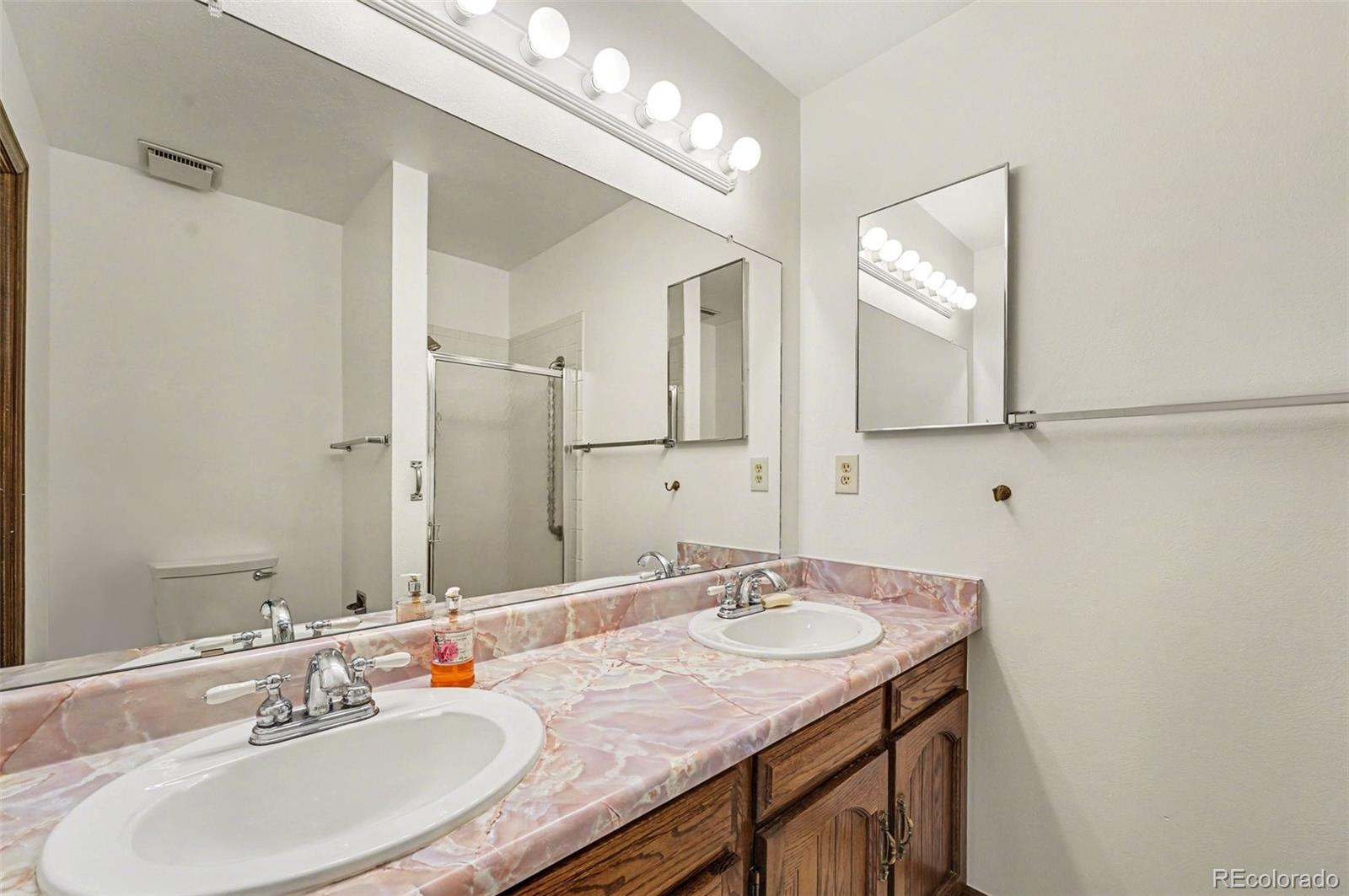 11382 W Berry Avenue