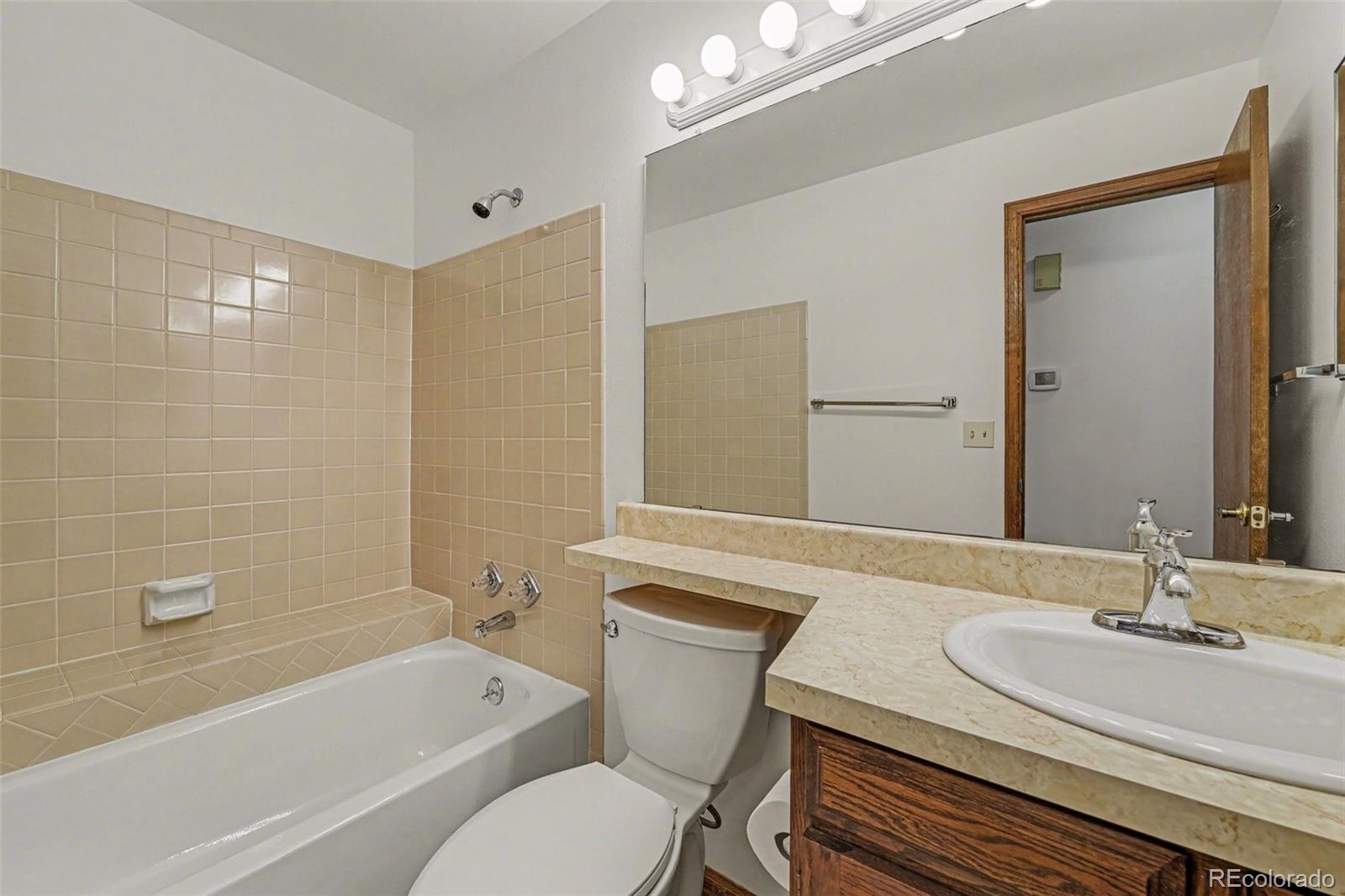 11382 W Berry Avenue