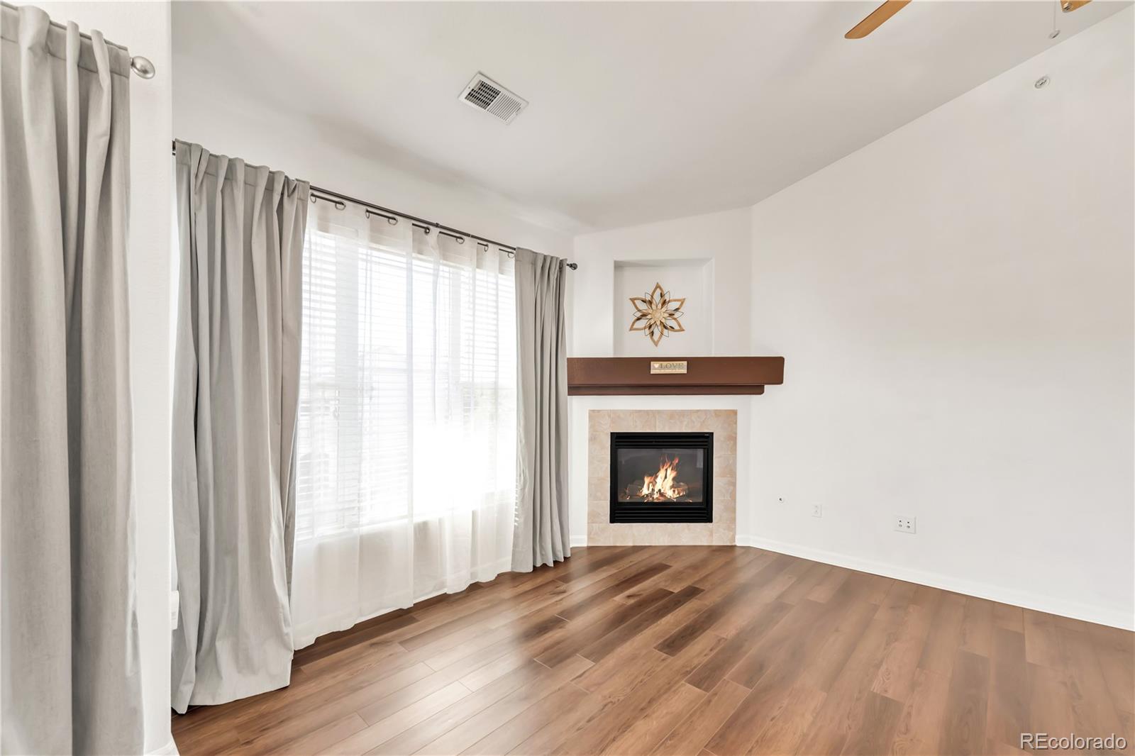 8456 S Hoyt Unit: 301