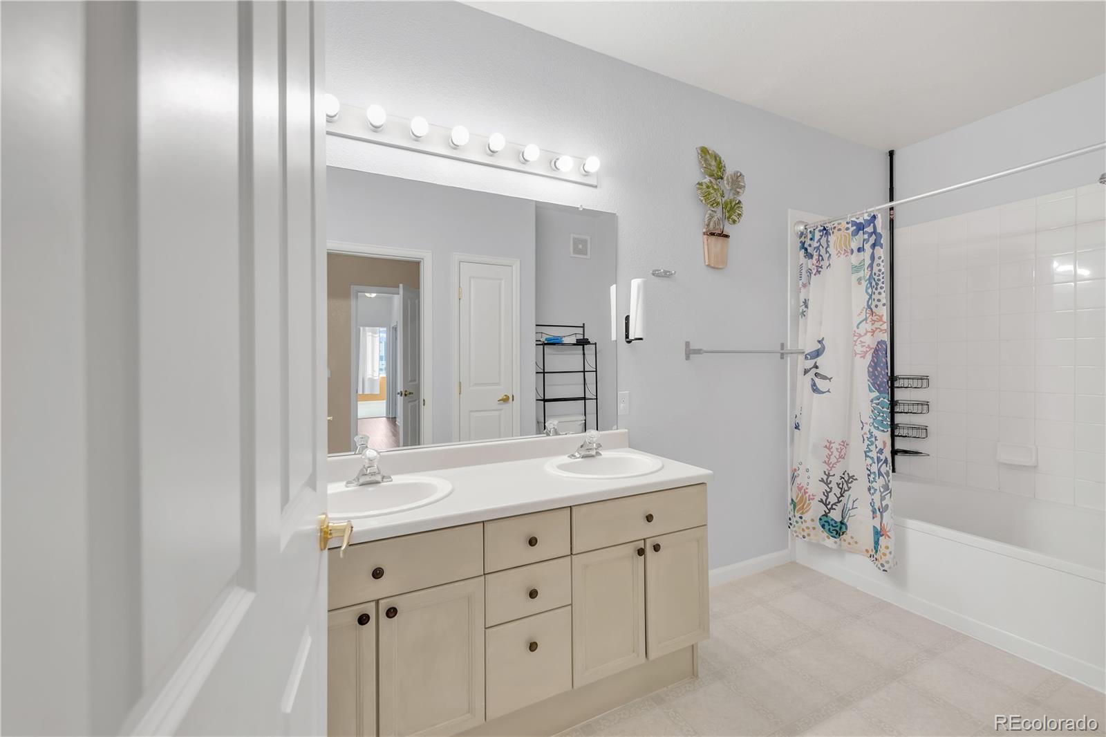 8456 S Hoyt Unit: 301