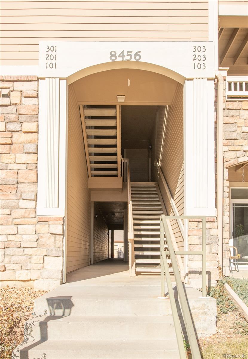 8456 S Hoyt Unit: 301
